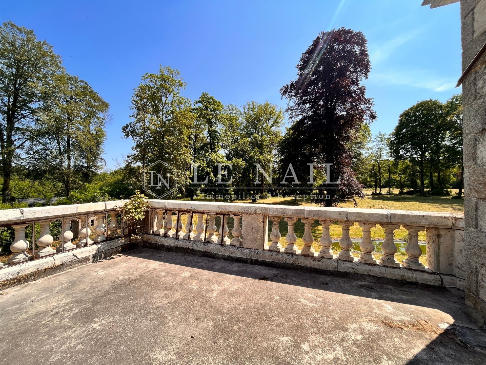 château 10 pièces en vente à POUZAUGES (85700)
