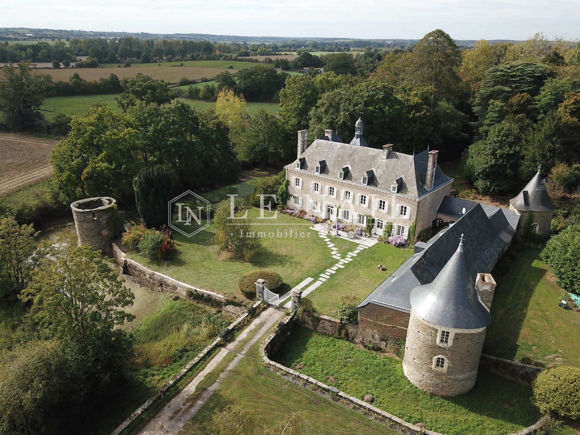 castle 10 rooms for sale on POUANCE (49420)
