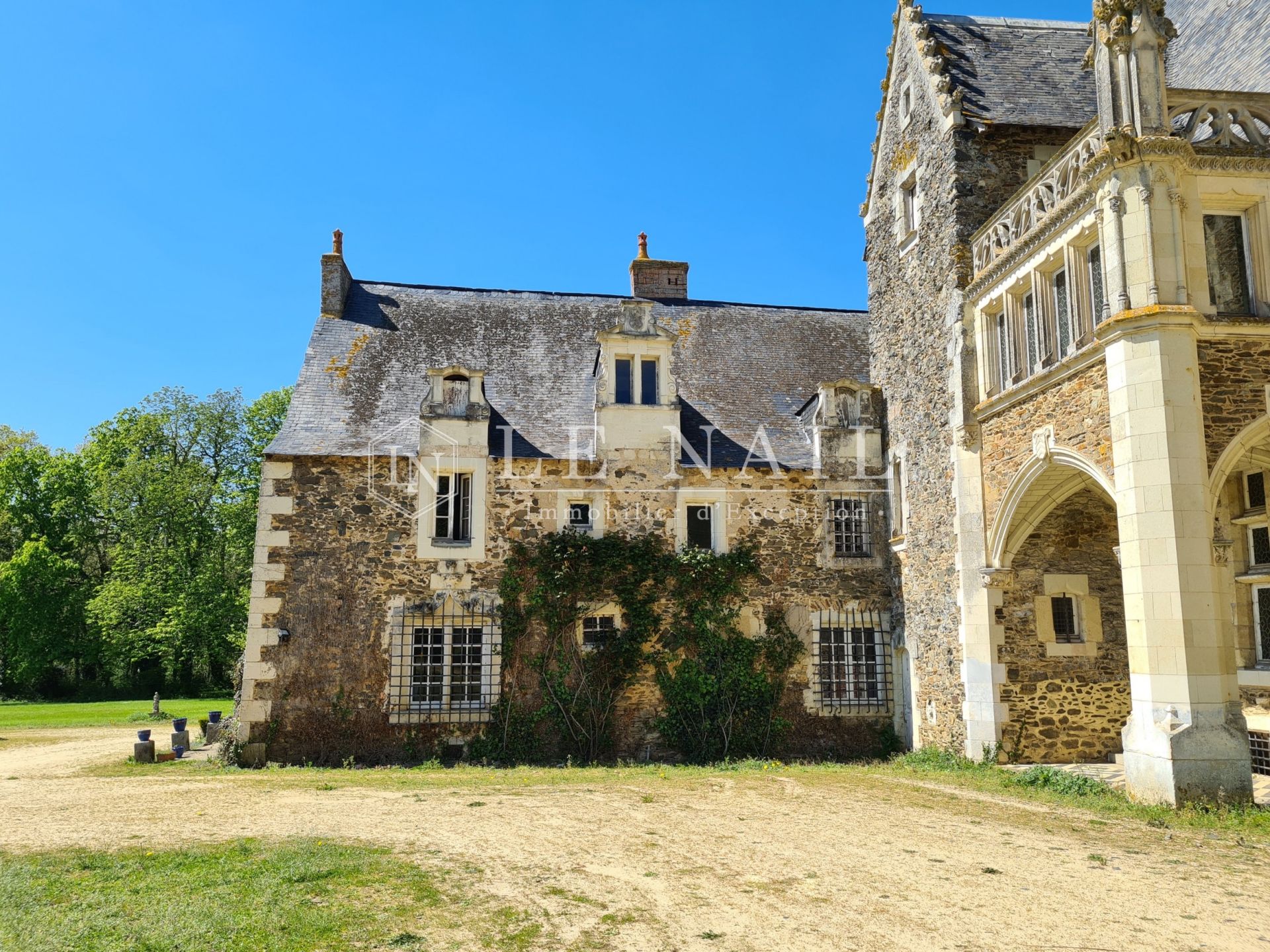 manoir 16 pièces en vente à CHATEAU GONTIER (53200)