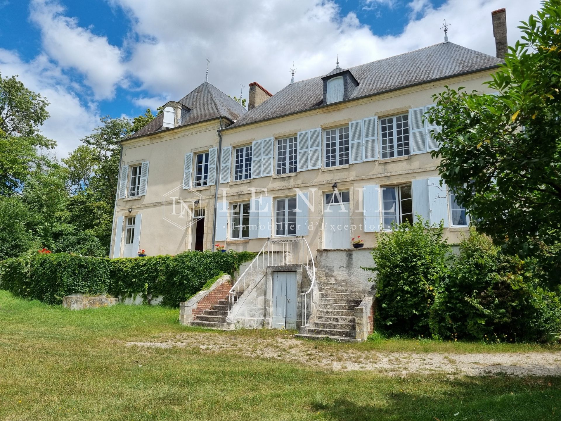 mansion 13 rooms for sale on BOURGES (18000)