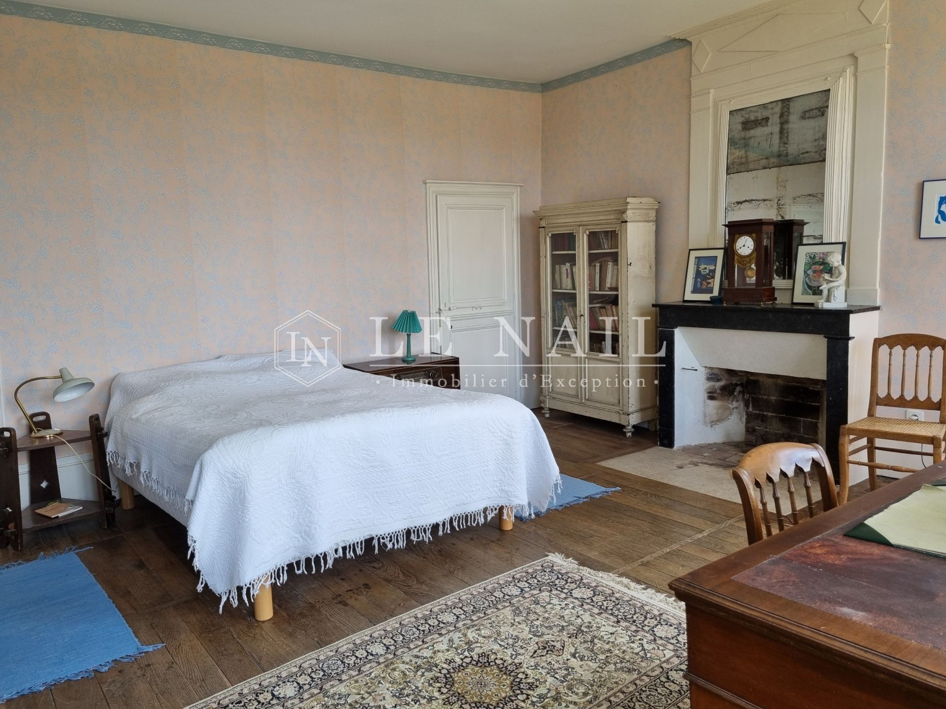 mansion 13 rooms for sale on BOURGES (18000)