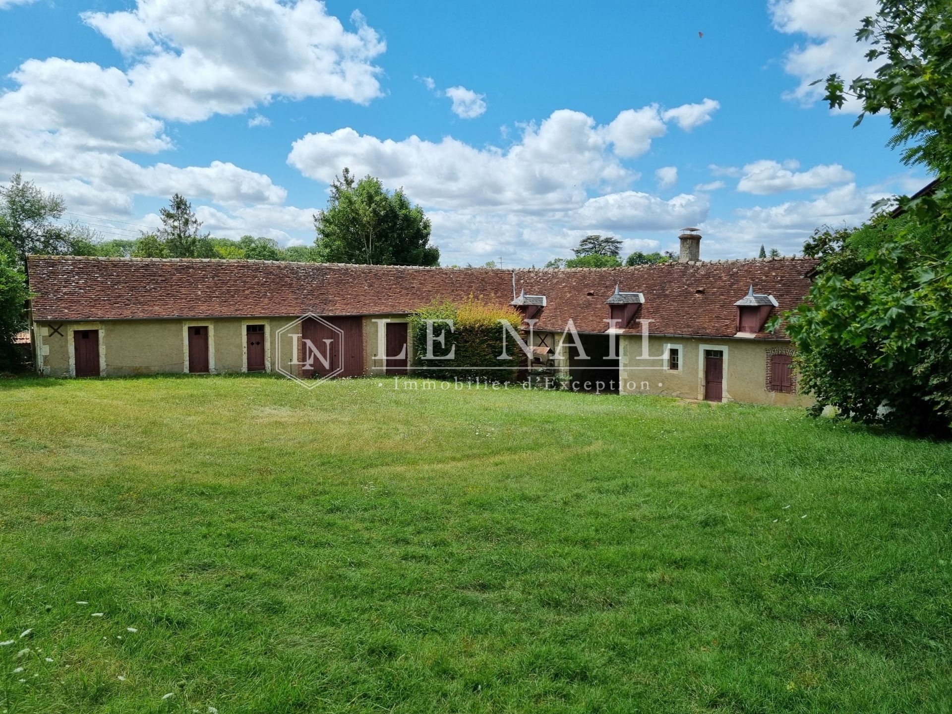 mansion 13 rooms for sale on BOURGES (18000)
