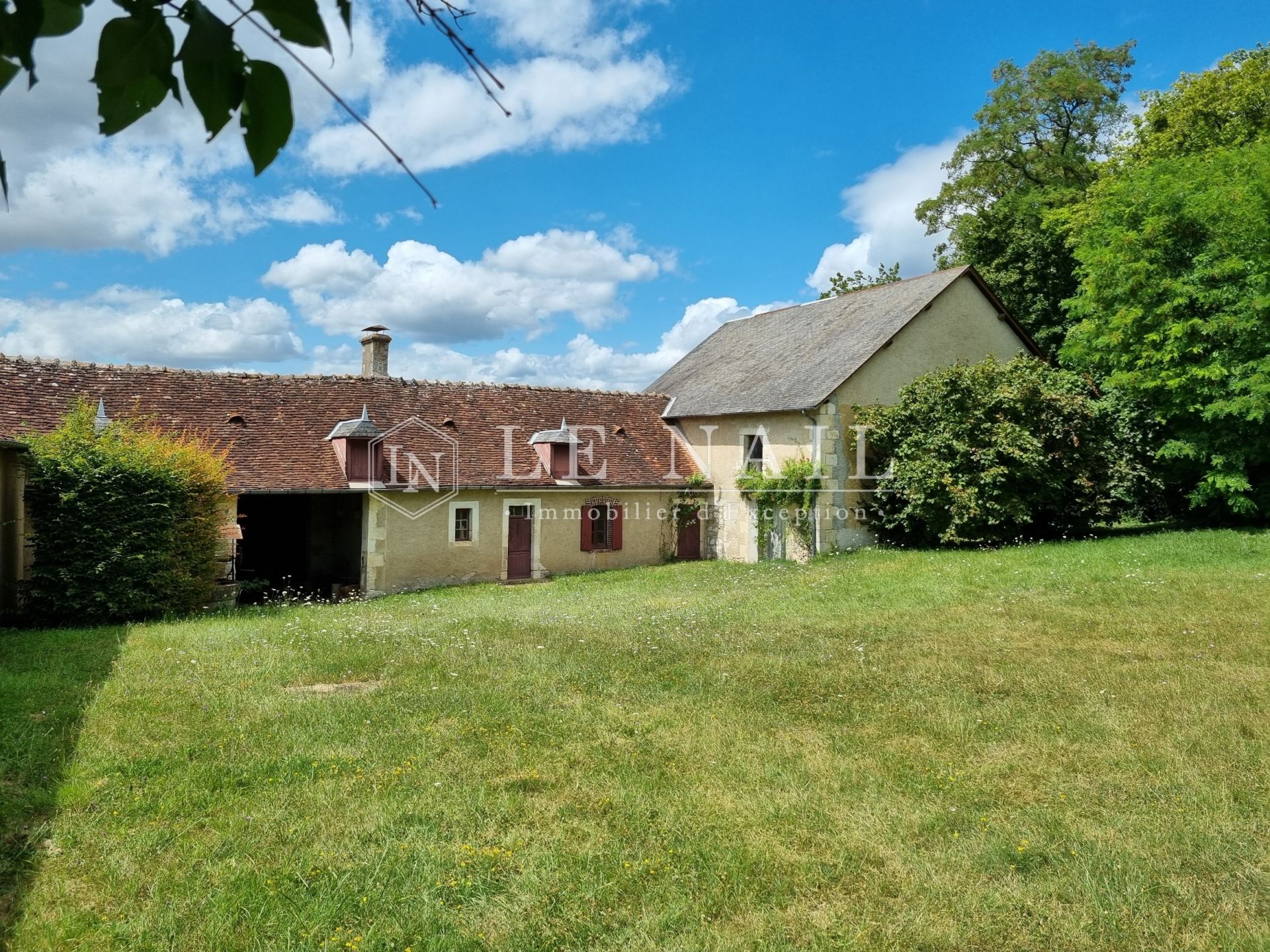 mansion 13 rooms for sale on BOURGES (18000)