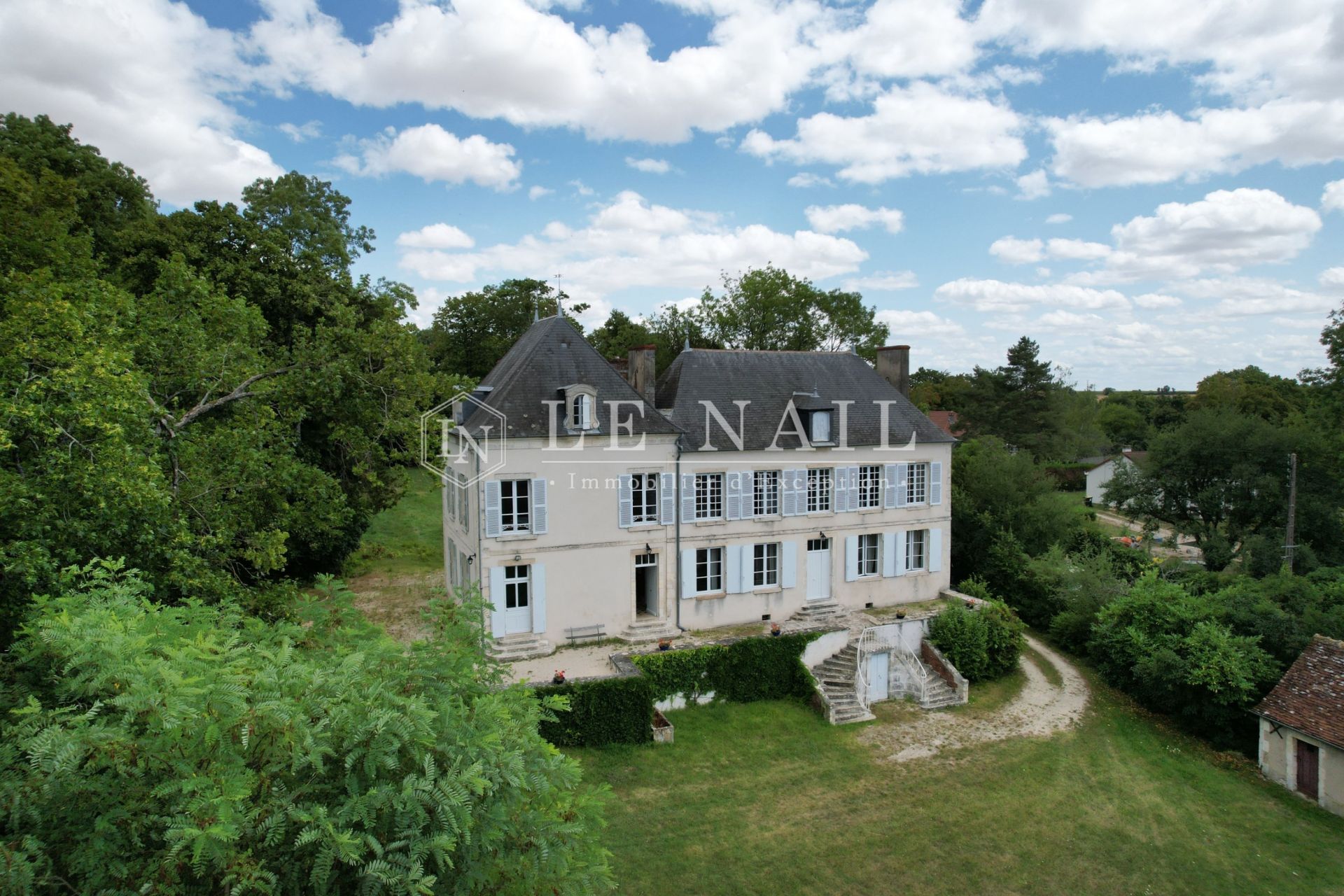 mansion 13 rooms for sale on BOURGES (18000)