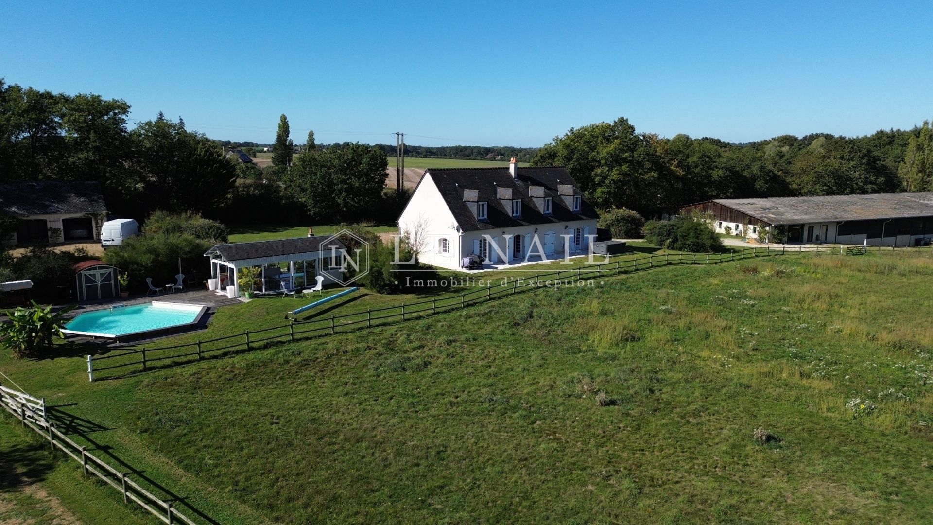 propriété 11 pièces en vente à NEUVY LE ROI (37370)