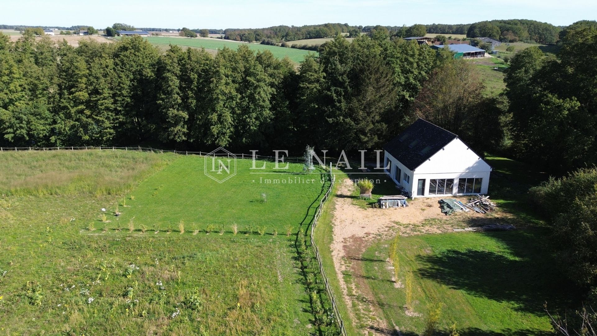propriété 11 pièces en vente à NEUVY LE ROI (37370)