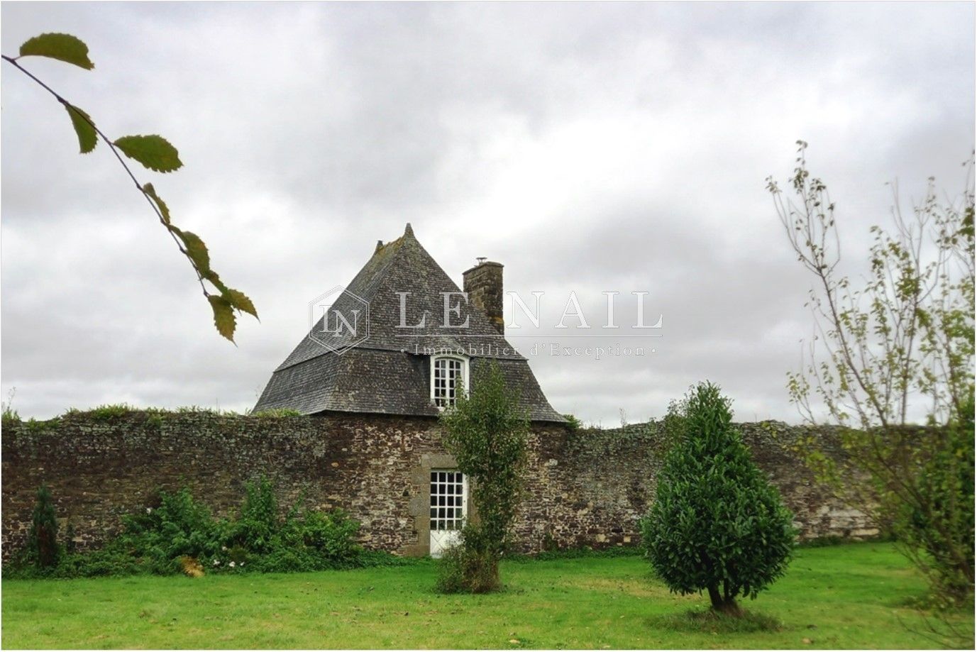 castle 18 rooms for sale on DINAN (22100)