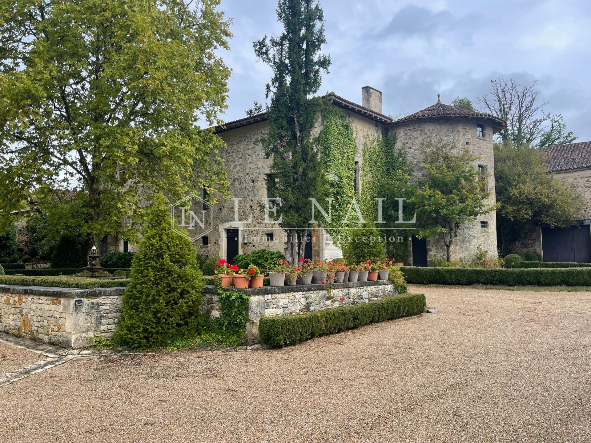 château 18 pièces en vente à ANGOULEME (16000)