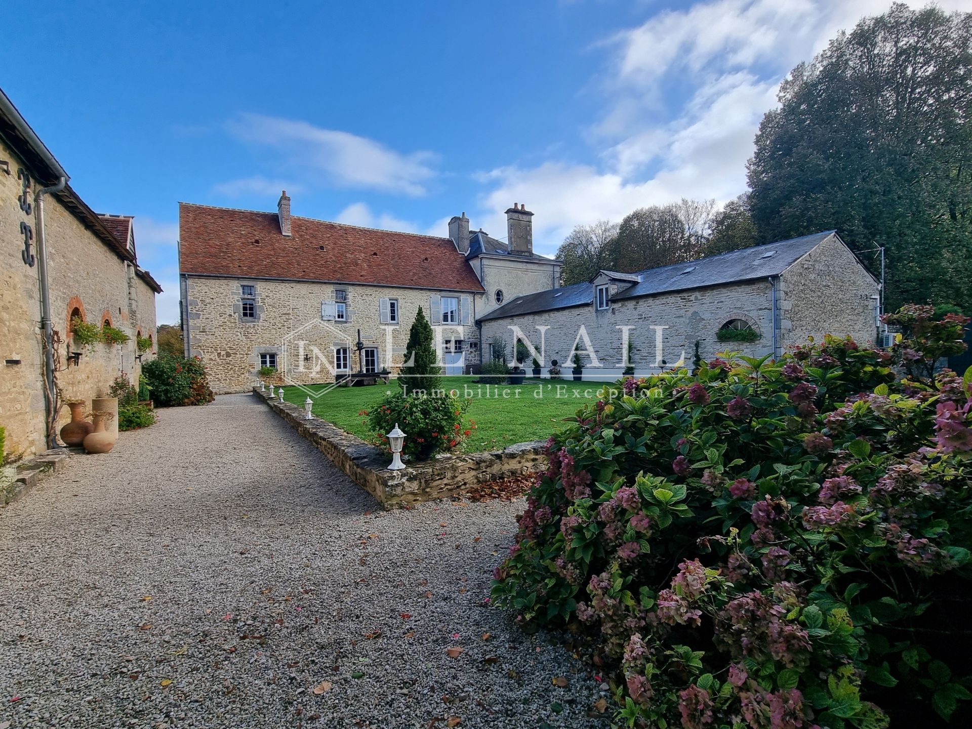 castle 16 rooms for sale on ALENCON (61000)