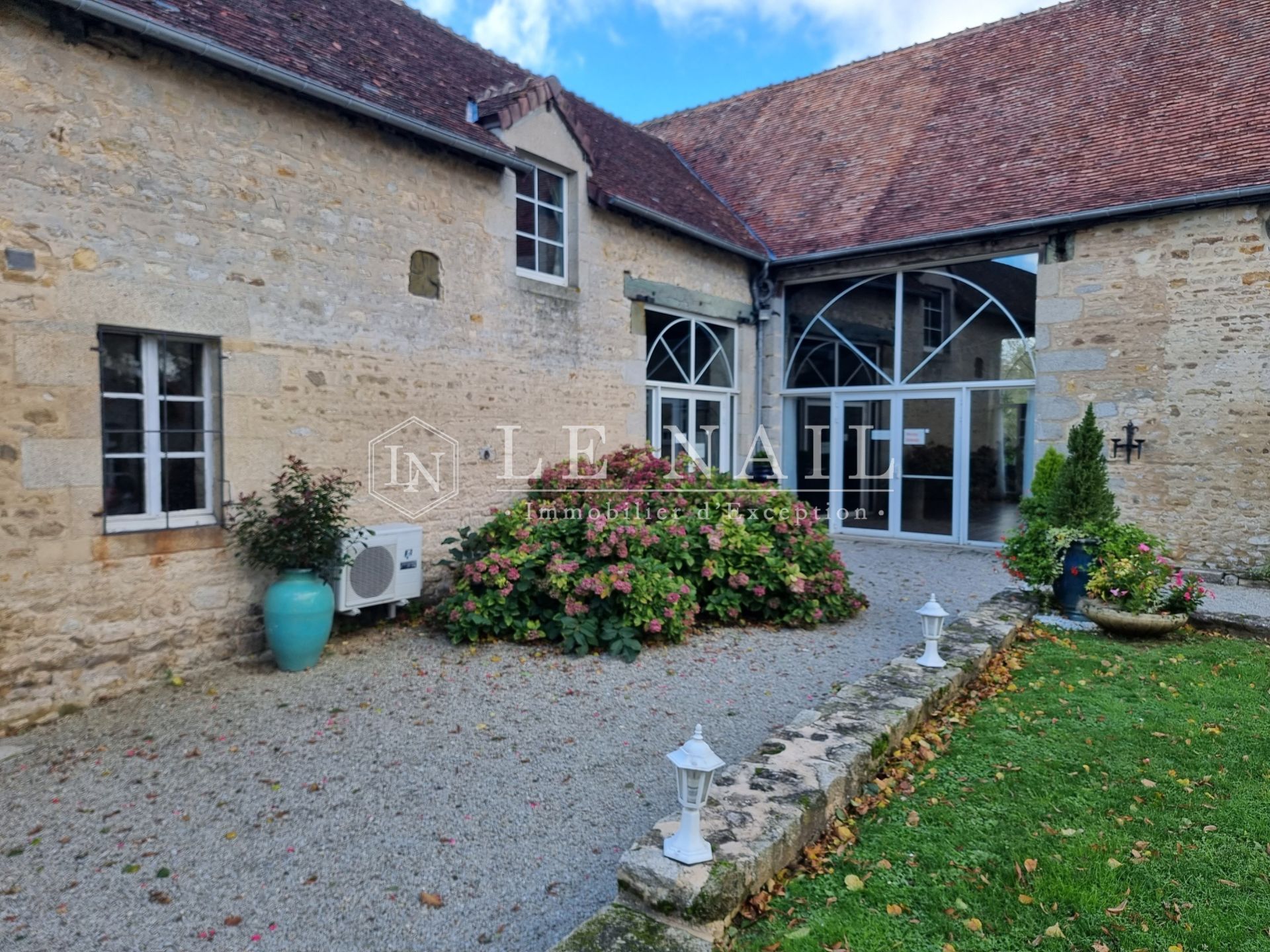 castle 16 rooms for sale on ALENCON (61000)