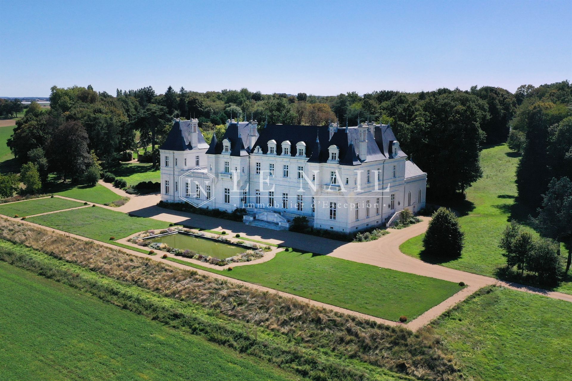 château 25 pièces en vente à LE LION D ANGERS (49220) château 25 pièces en vente à LE LION D ANGERS (49220)