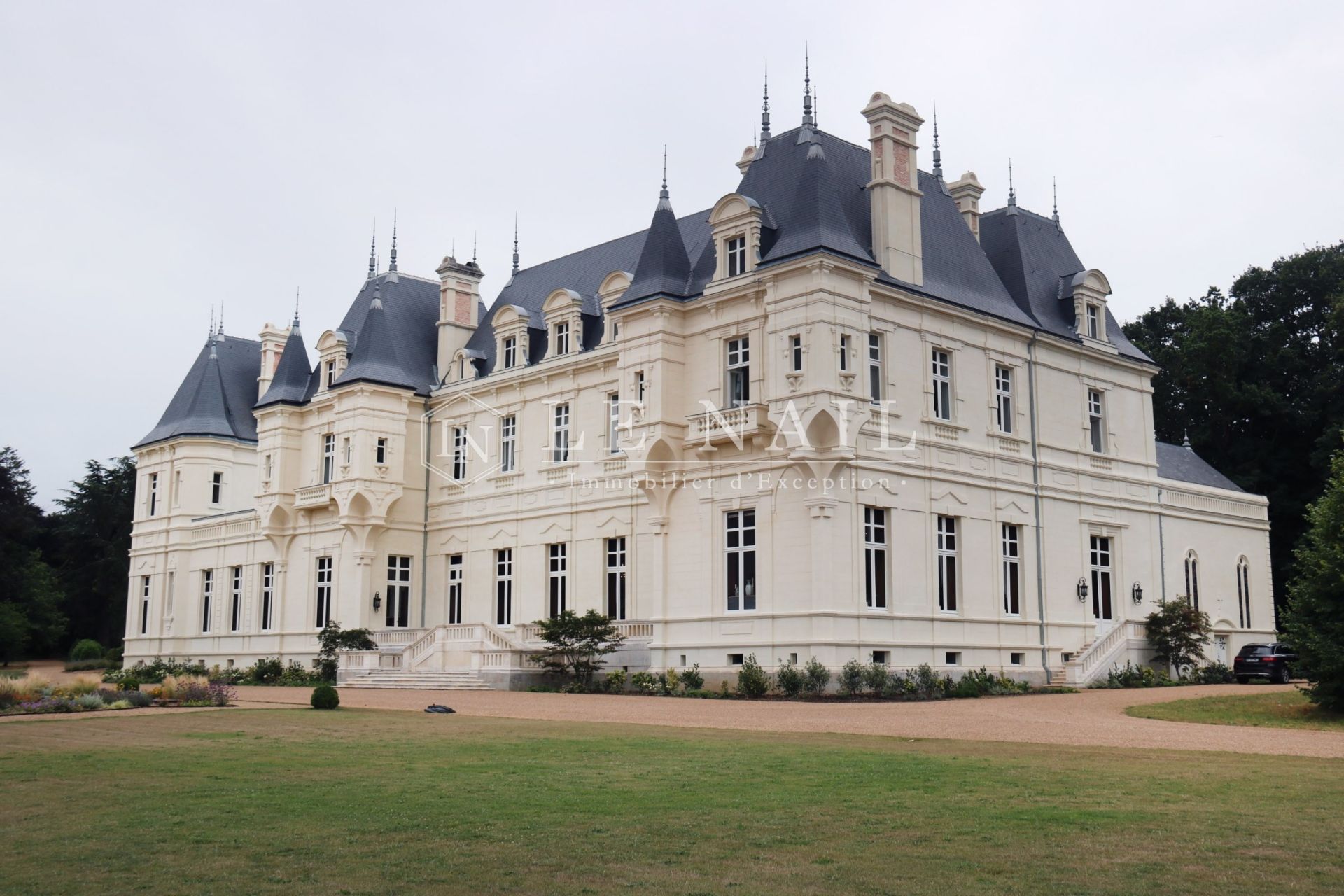 castle 25 rooms for sale on LE LION D ANGERS (49220)