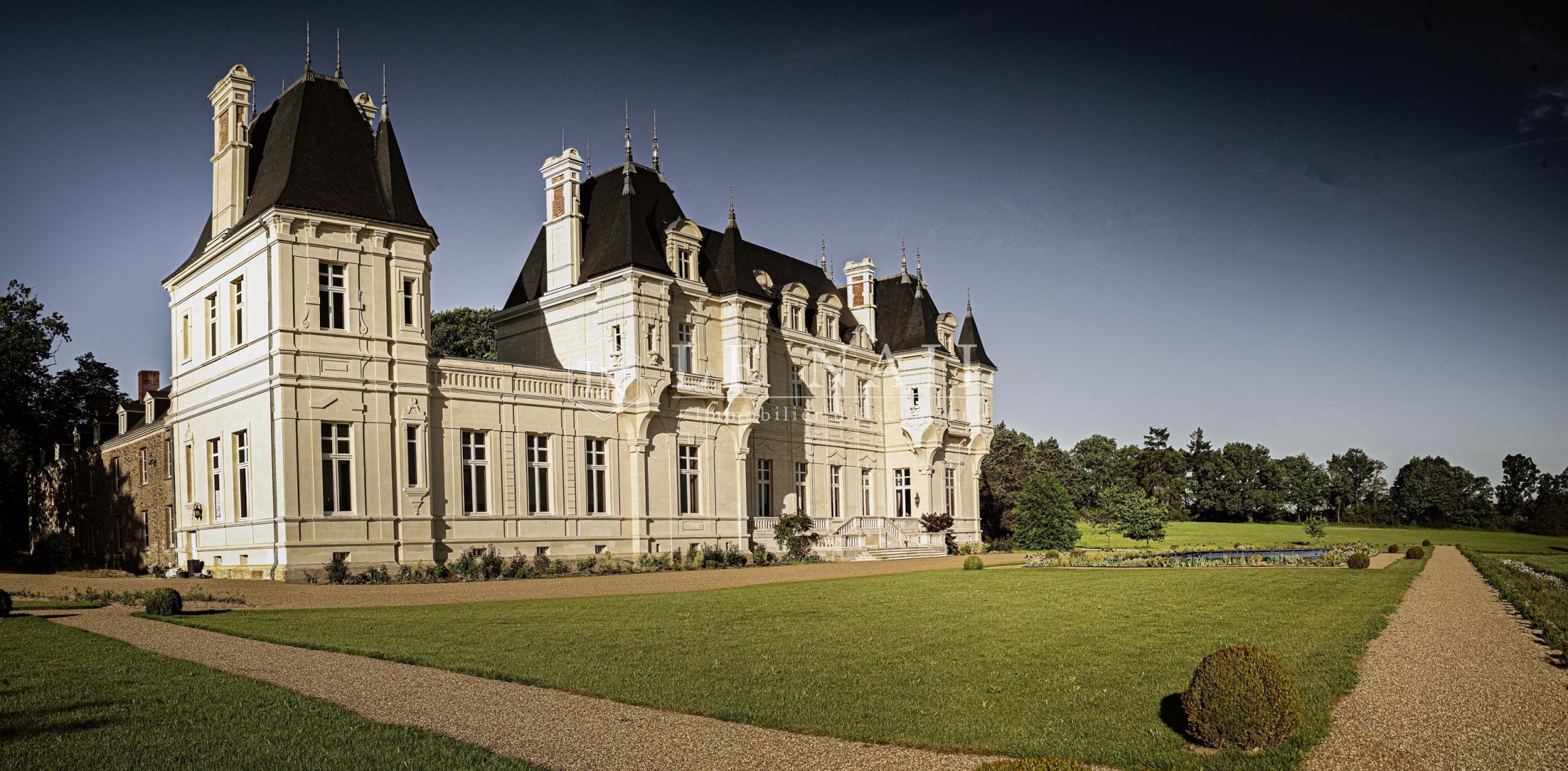château 25 pièces en vente à LE LION D ANGERS (49220)