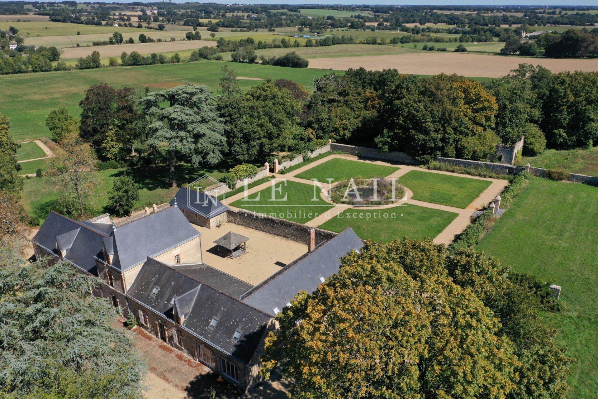 château 25 pièces en vente à LE LION D ANGERS (49220)