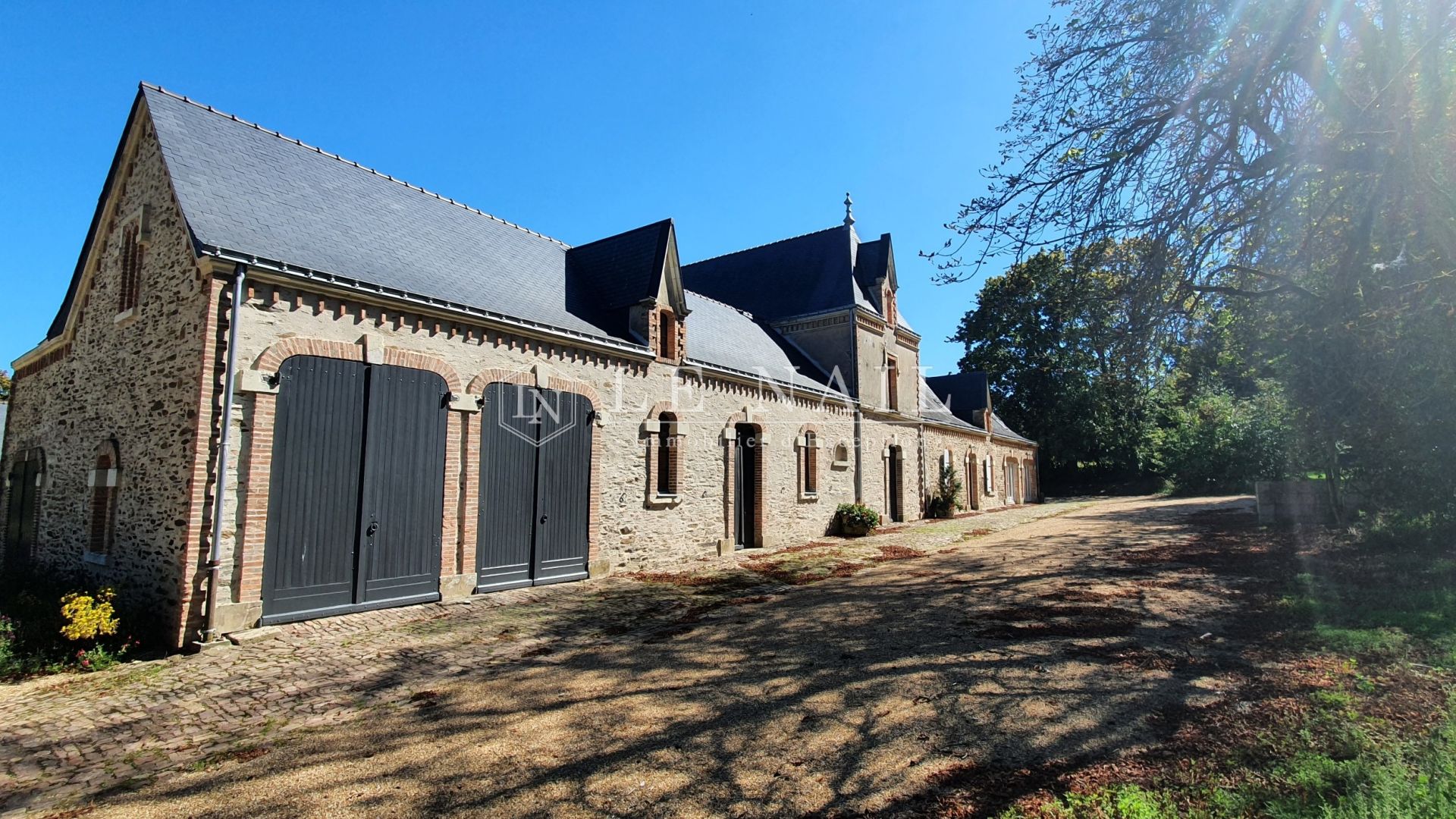 château 25 pièces en vente à LE LION D ANGERS (49220)