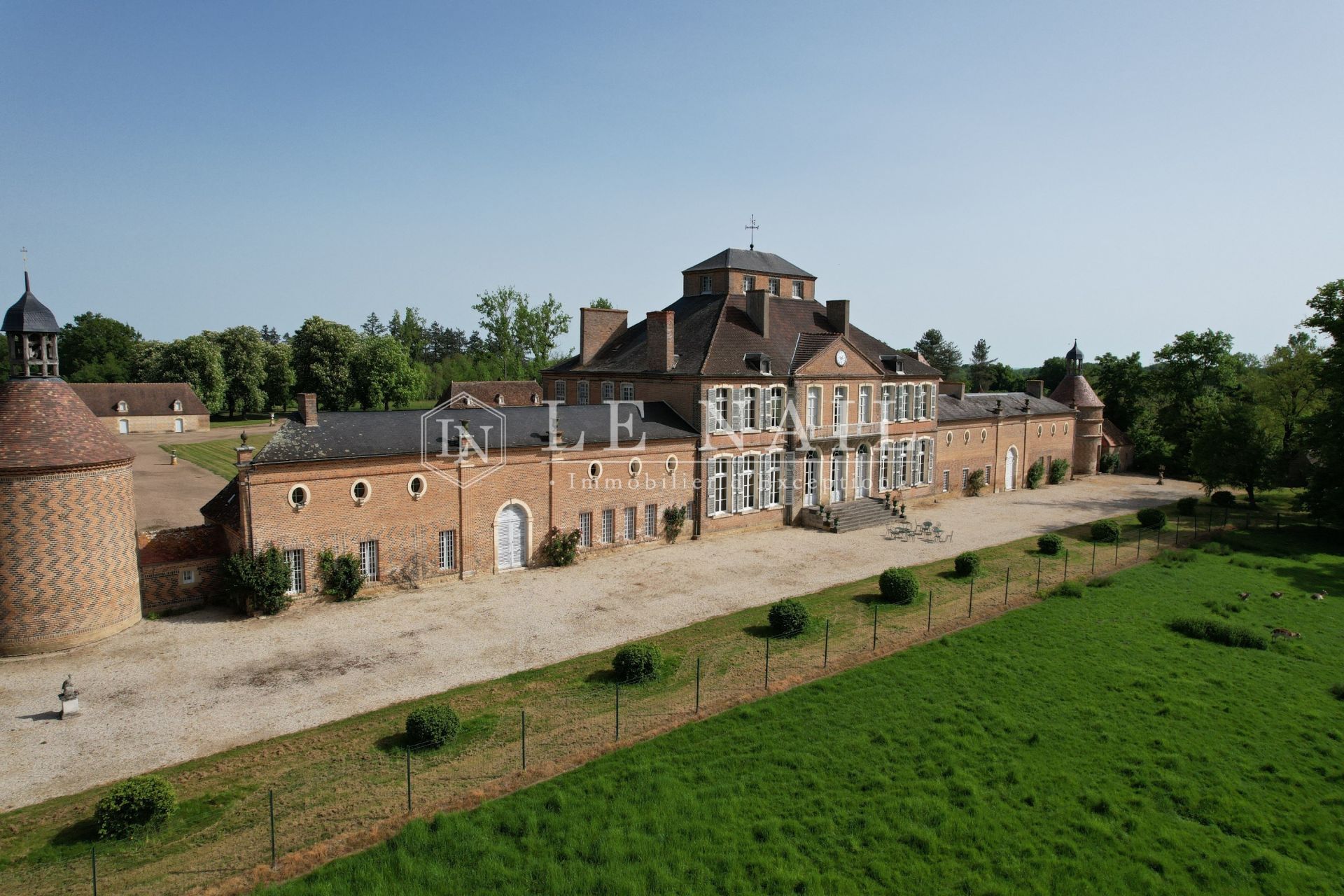 castle 20 rooms for sale on Bourges (18000)