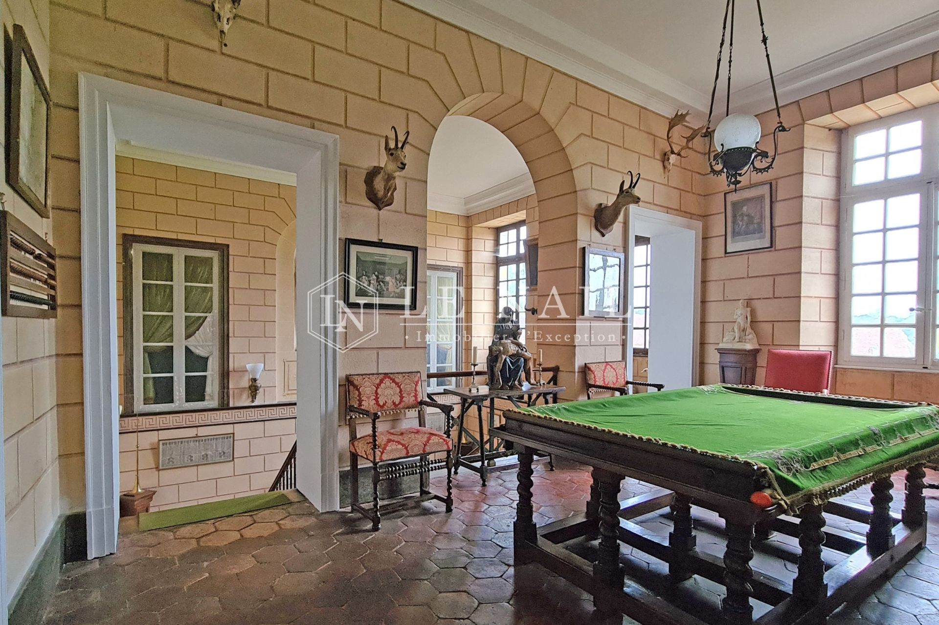 castle 20 rooms for sale on Bourges (18000)