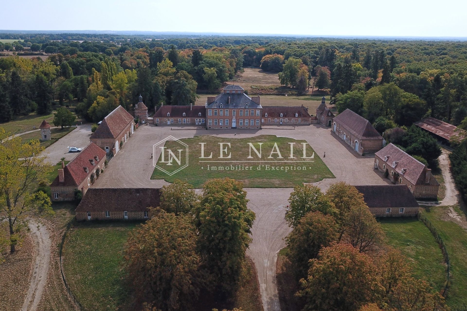 castle 20 rooms for sale on Bourges (18000)