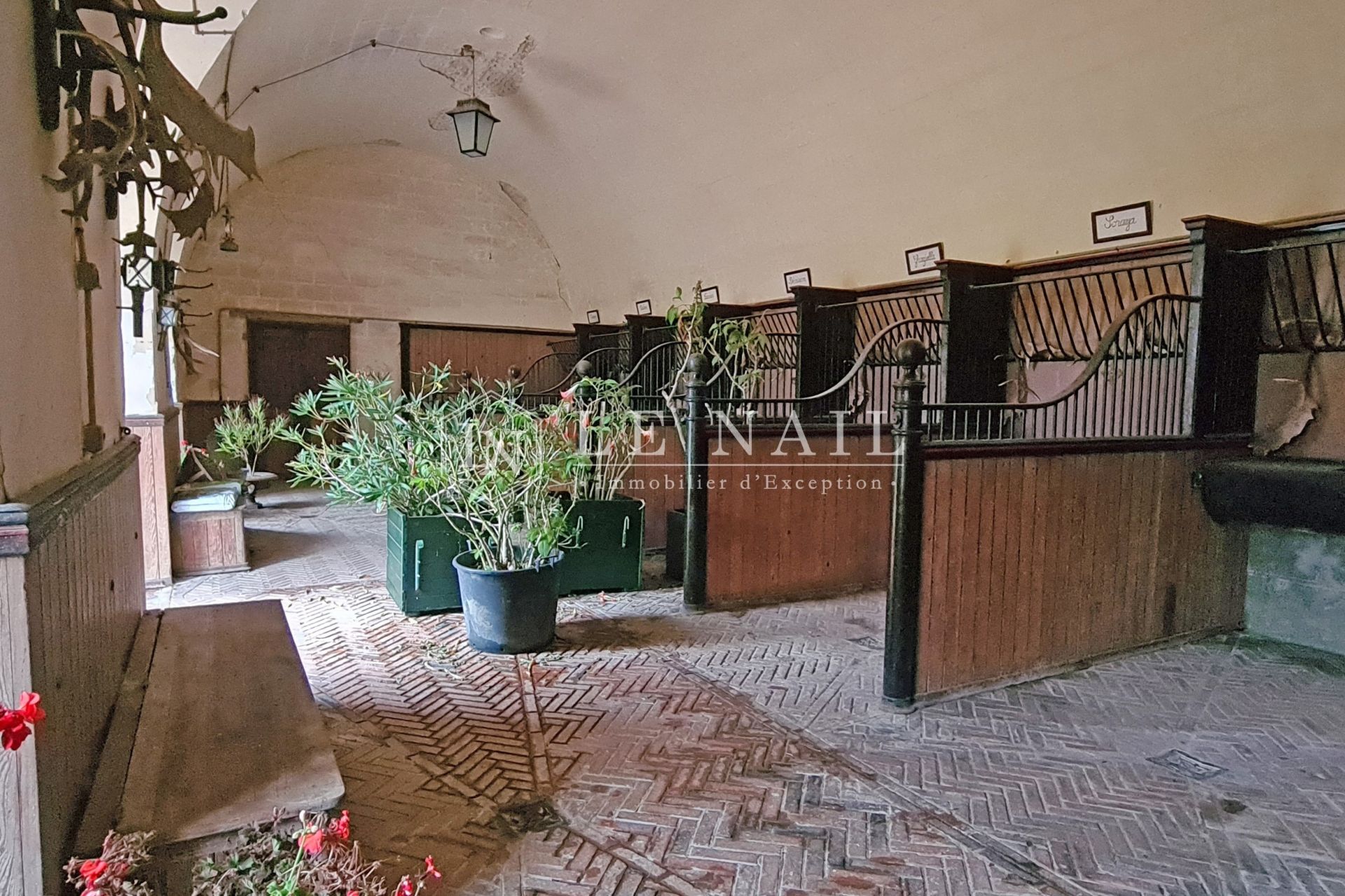 castle 20 rooms for sale on Bourges (18000)