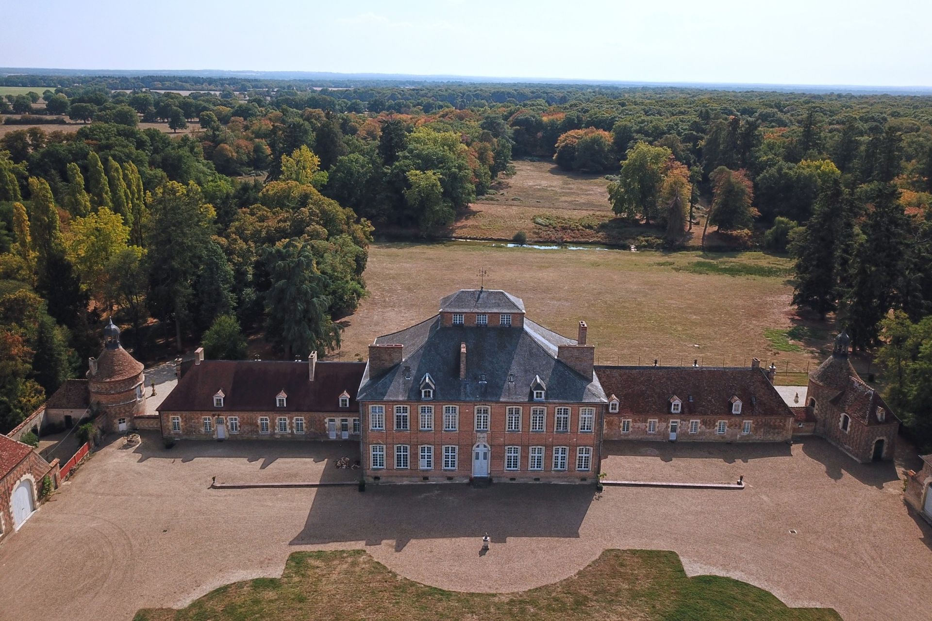 castle 20 rooms for sale on Bourges (18000)