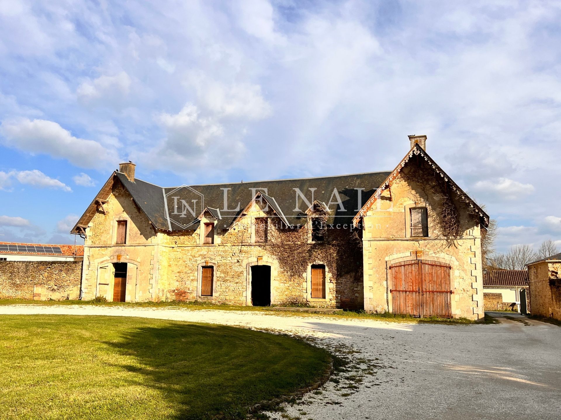 château 16 pièces en vente à CHANTONNAY (85110)