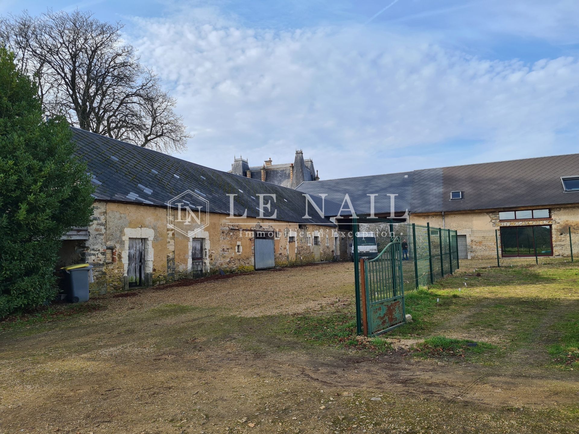 château 28 pièces en vente à LE MANS (72000)