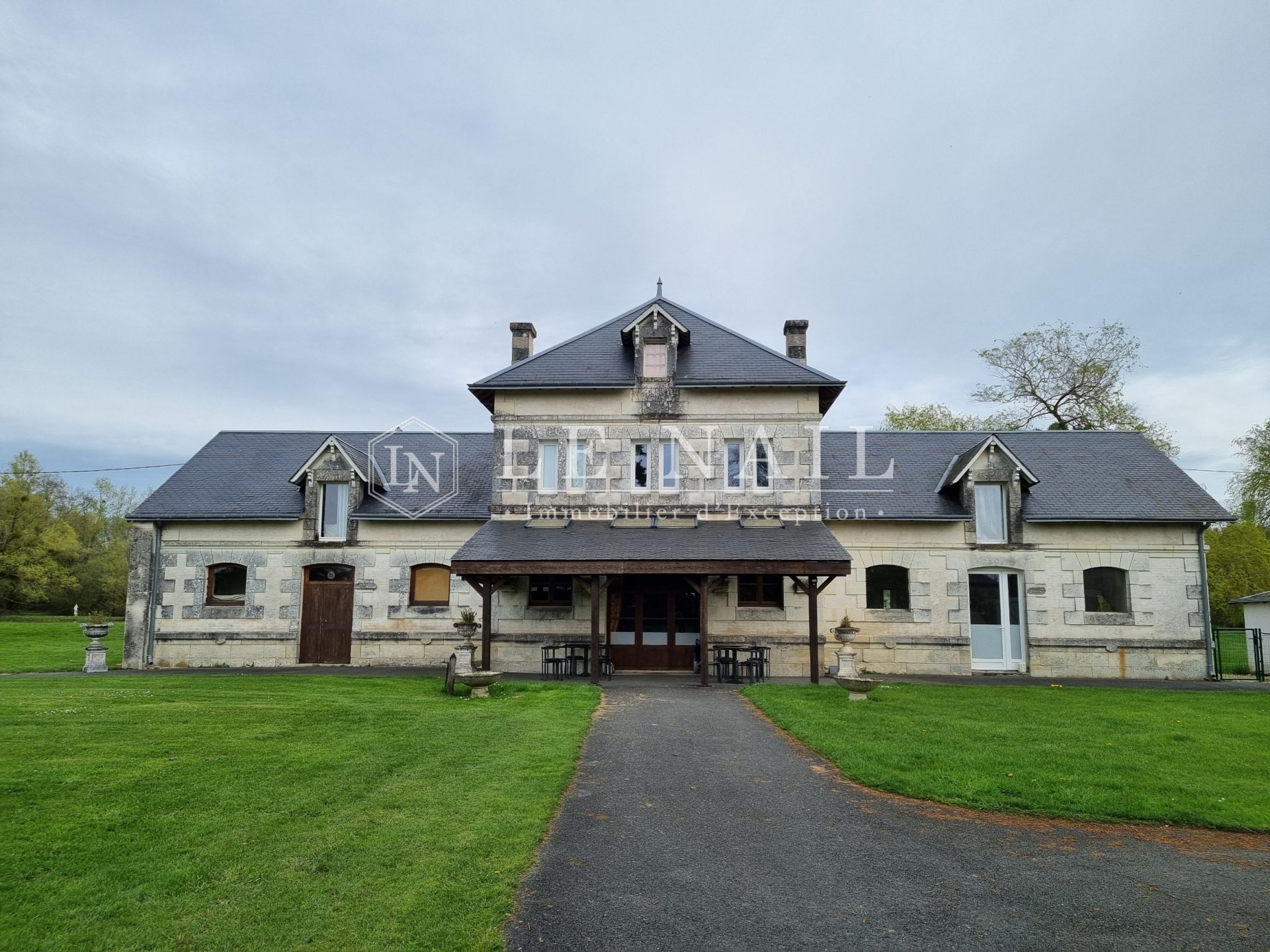 castle 28 rooms for sale on VALENCAY (36600)