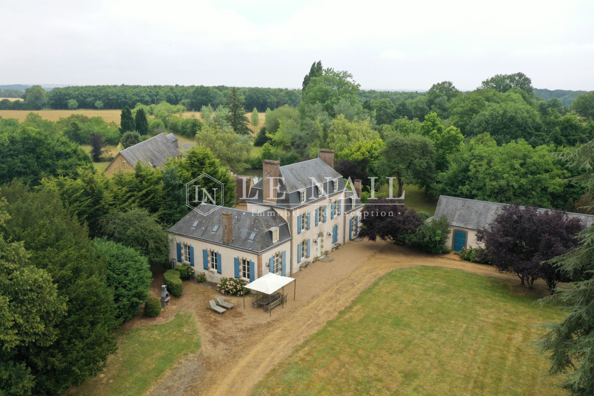 manor house 11 rooms for sale on LE MANS (72000)