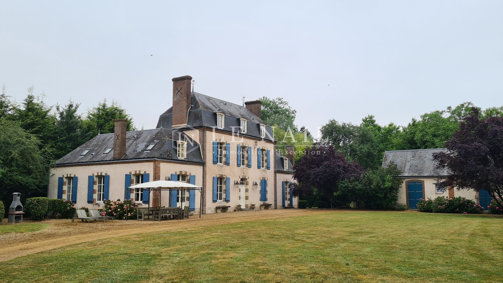 manor house 11 rooms for sale on LE MANS (72000)