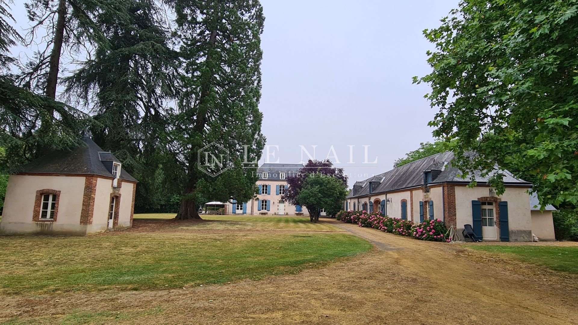 manor house 11 rooms for sale on LE MANS (72000)