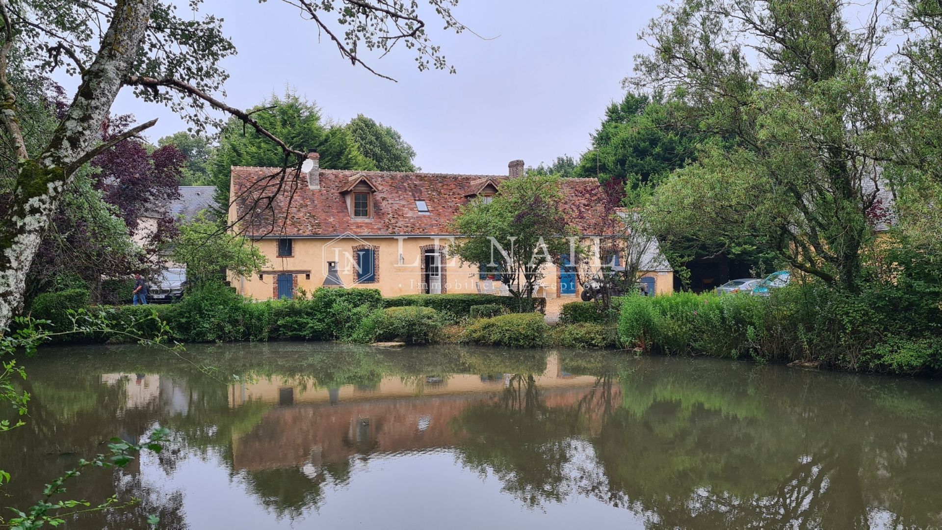 manor house 11 rooms for sale on LE MANS (72000)