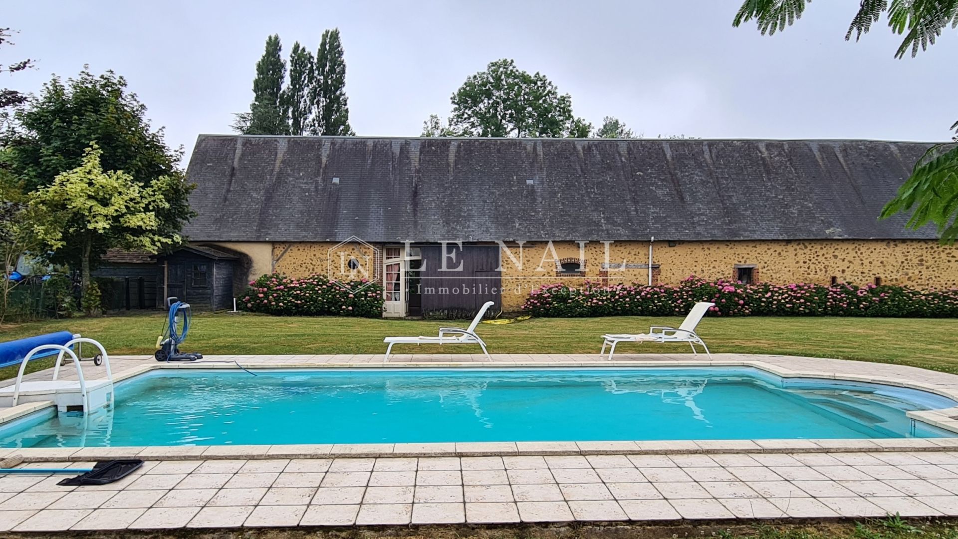 manor house 11 rooms for sale on LE MANS (72000)