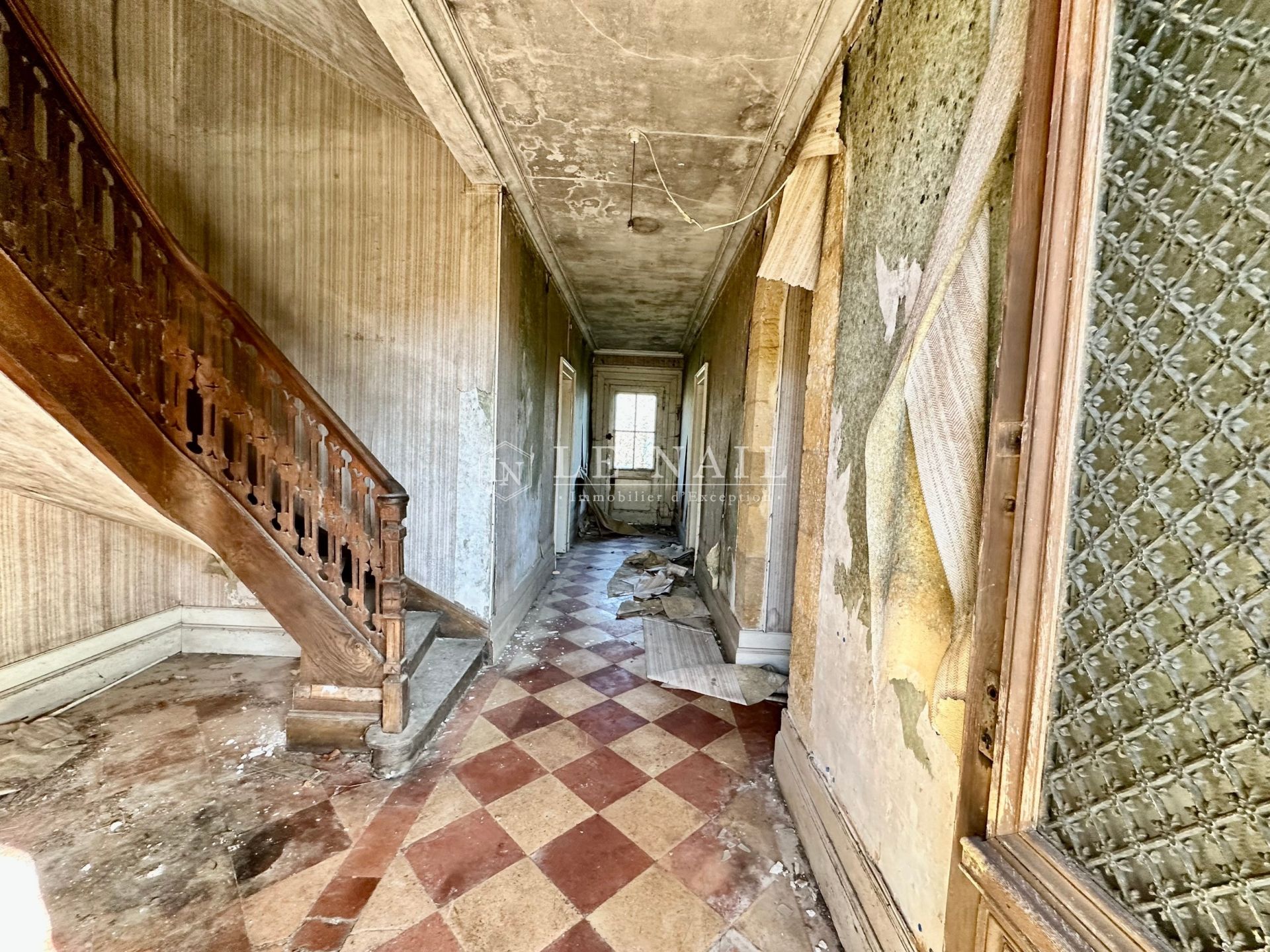 castle 12 rooms for sale on GENSAC (33890)