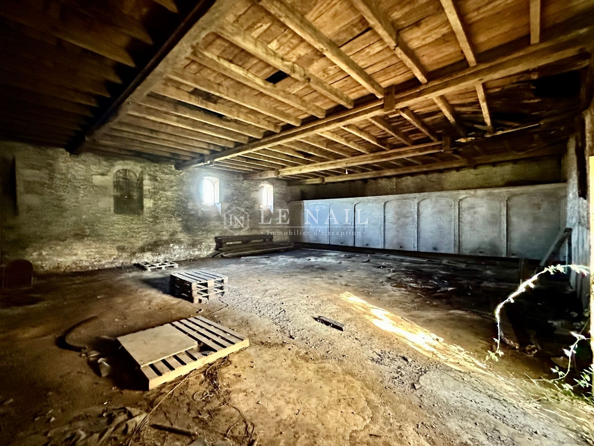 castle 12 rooms for sale on GENSAC (33890)