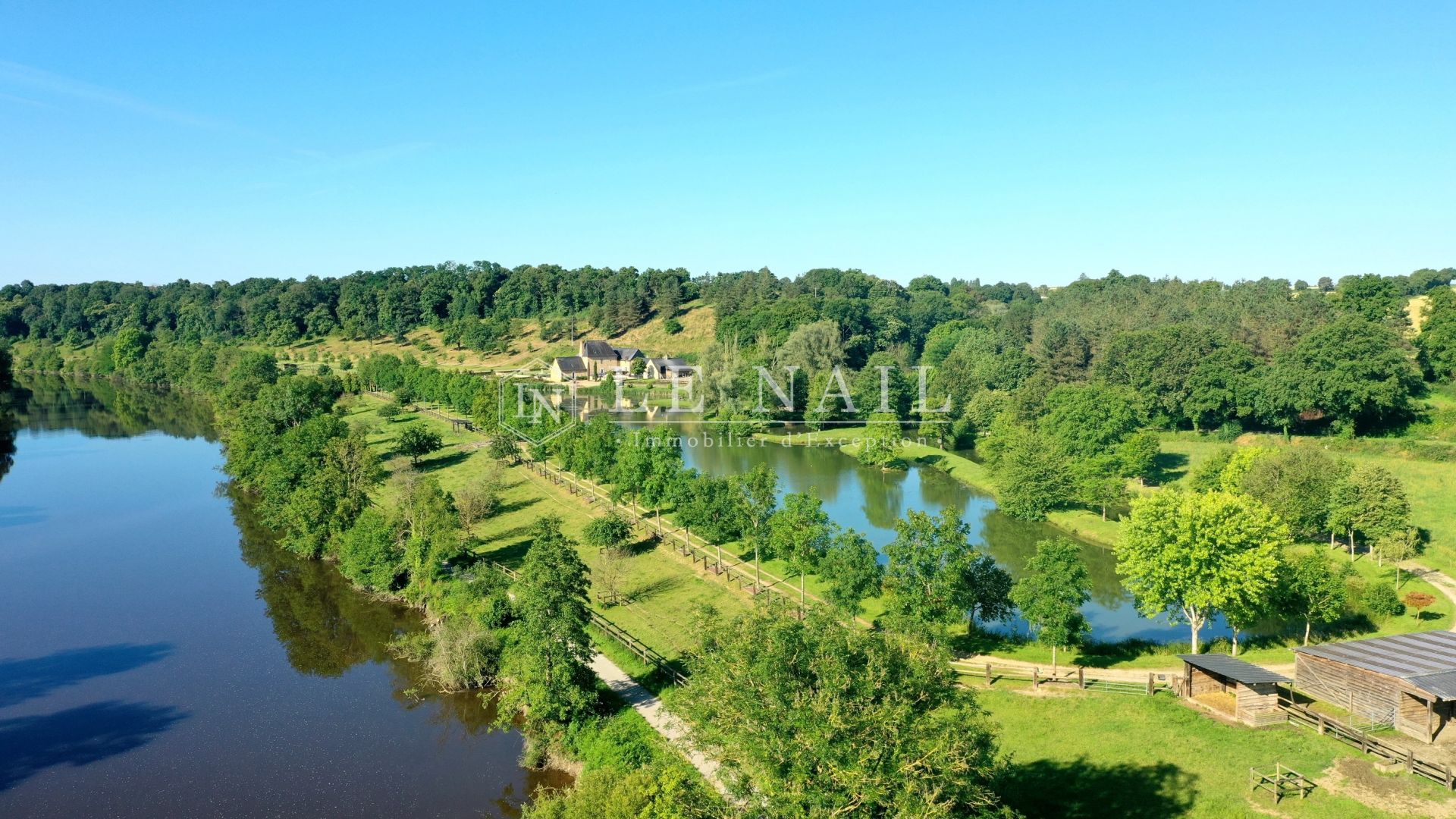 manoir 17 pièces en vente à CHATEAU GONTIER SUR MAYENNE (53200)