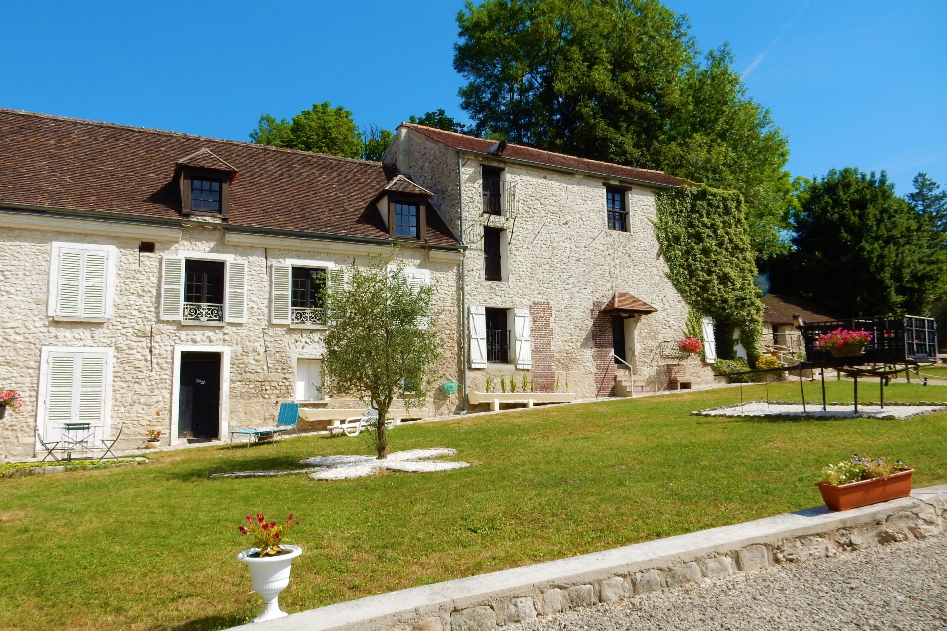 propriété 37 pièces en vente à CLAYE SOUILLY (77410)