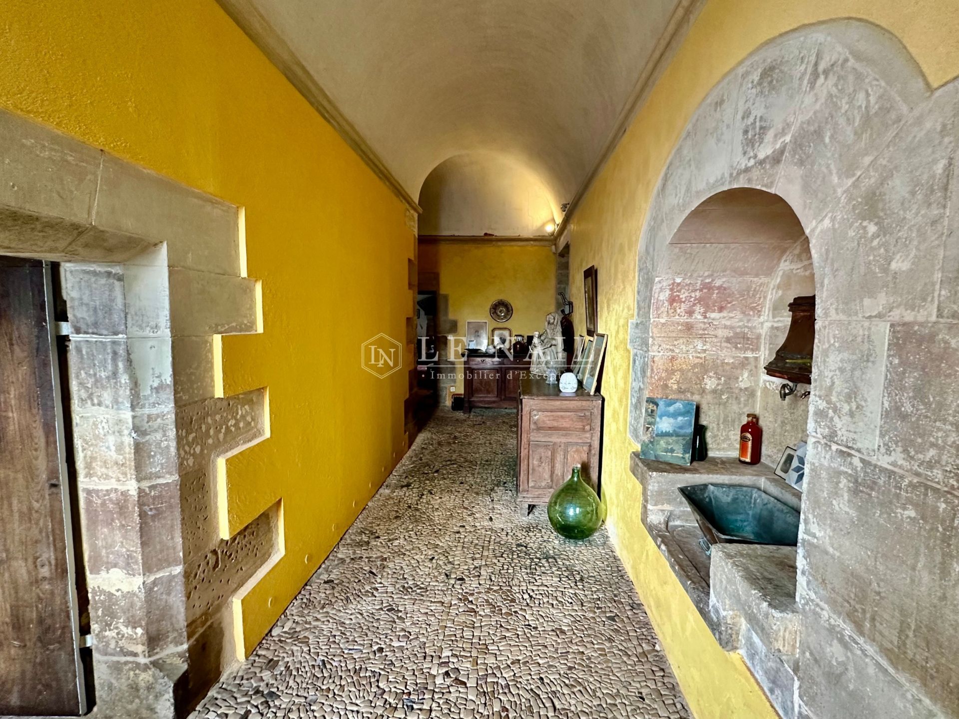 For sale Castle Périgueux (24000)