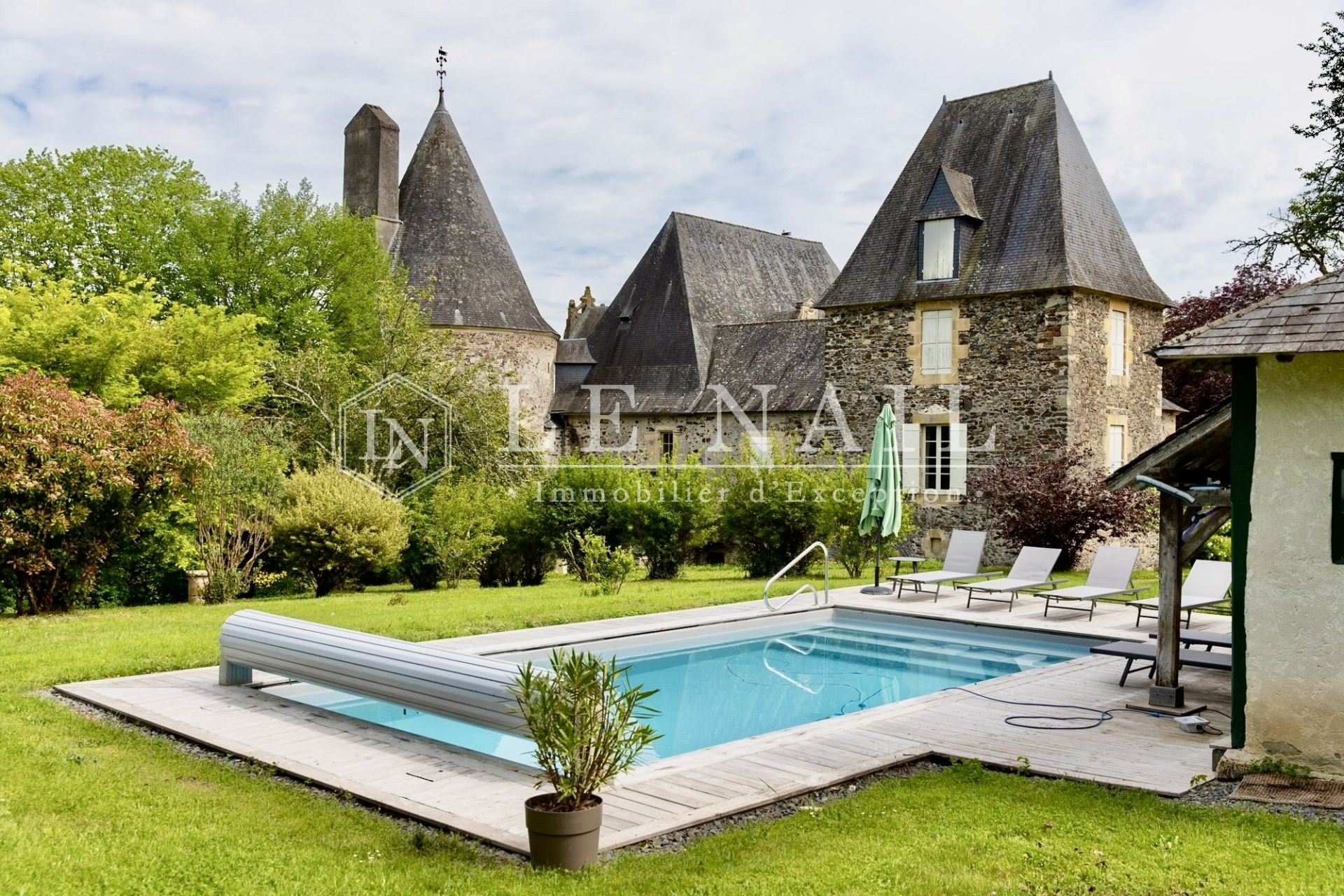 château 17 pièces en vente à PERIGUEUX (24000)