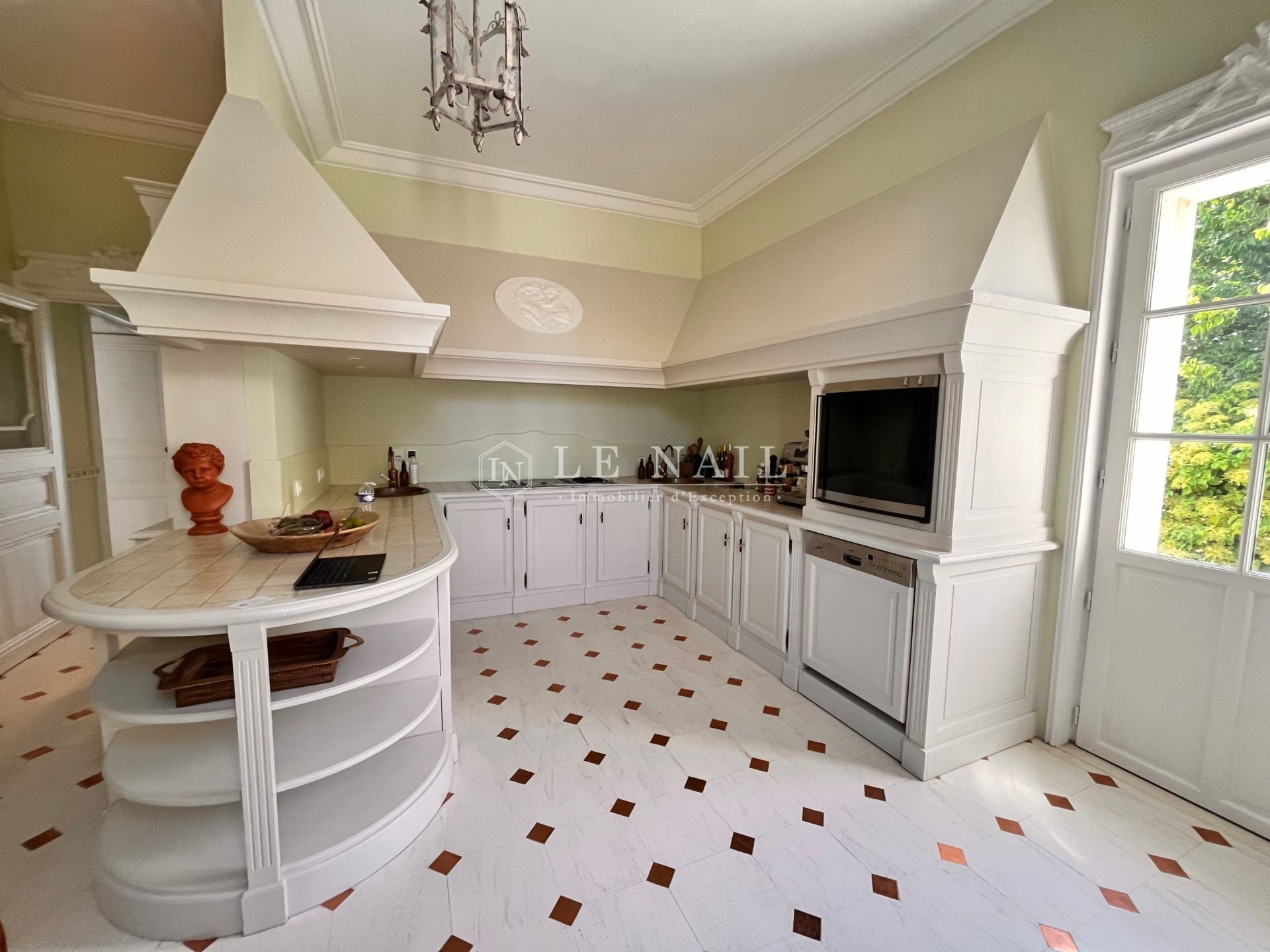 property 7 rooms for sale on VIEILLEVIGNE (44116)