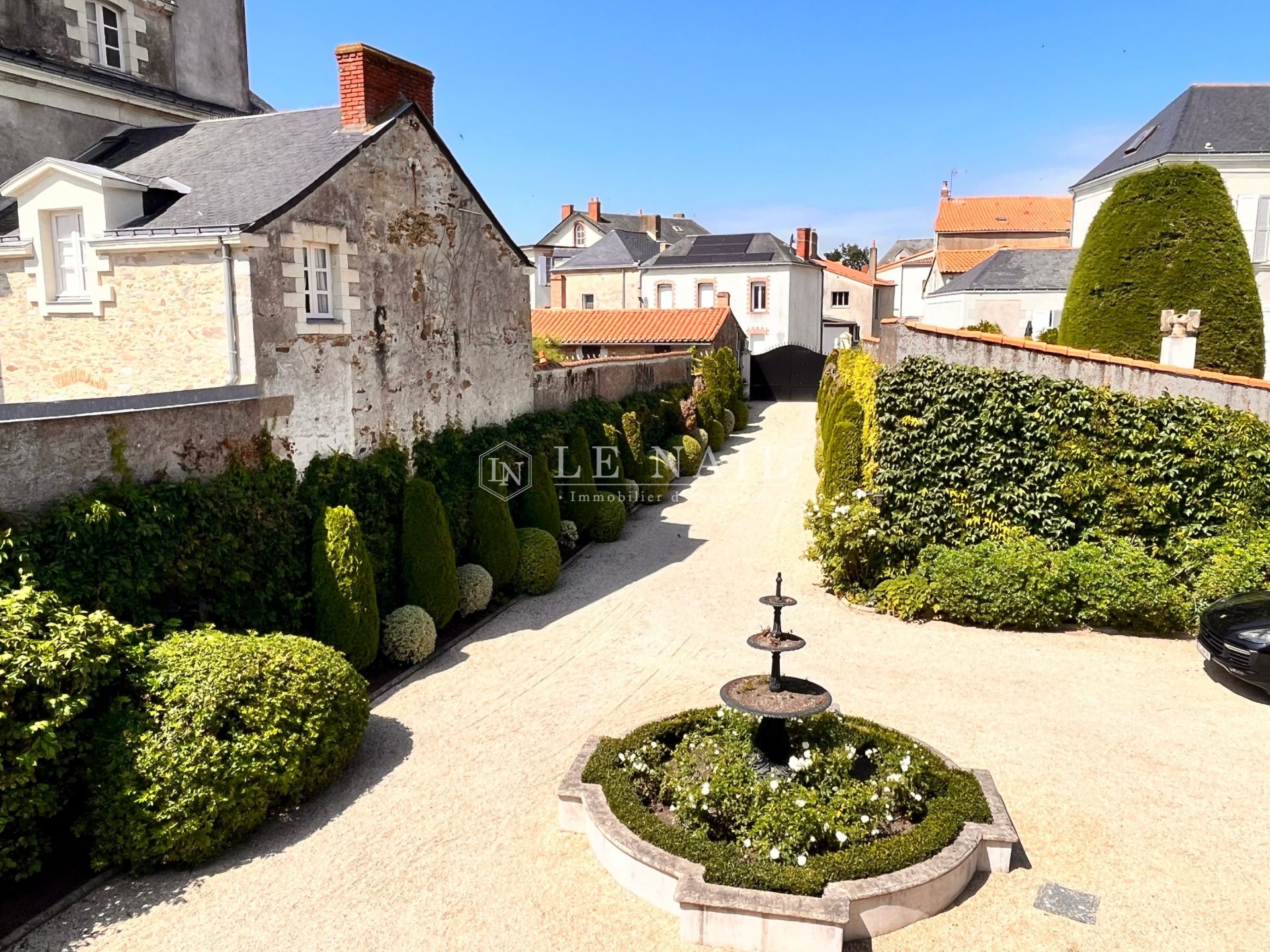 property 7 rooms for sale on VIEILLEVIGNE (44116)