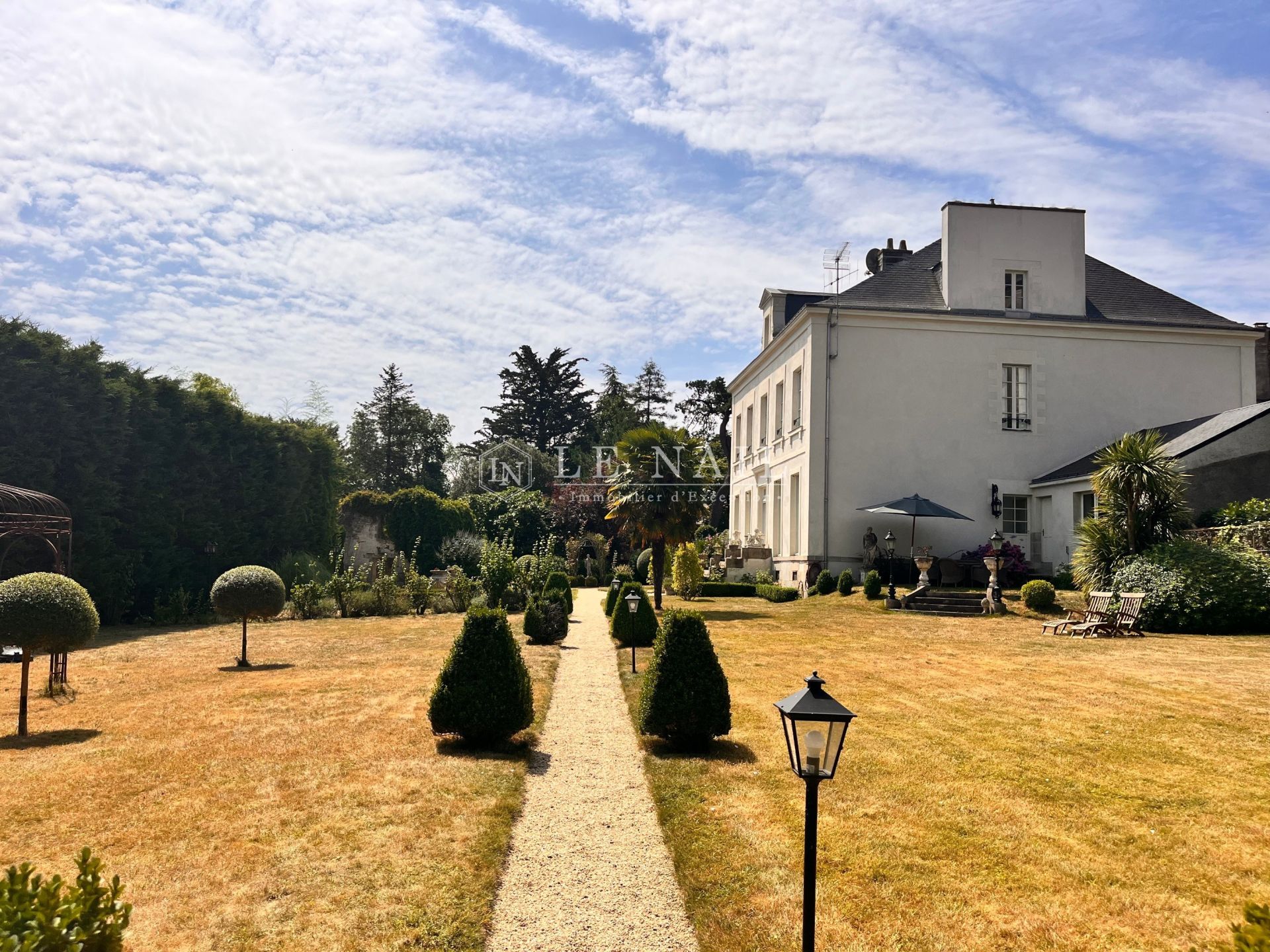 property 7 rooms for sale on VIEILLEVIGNE (44116)
