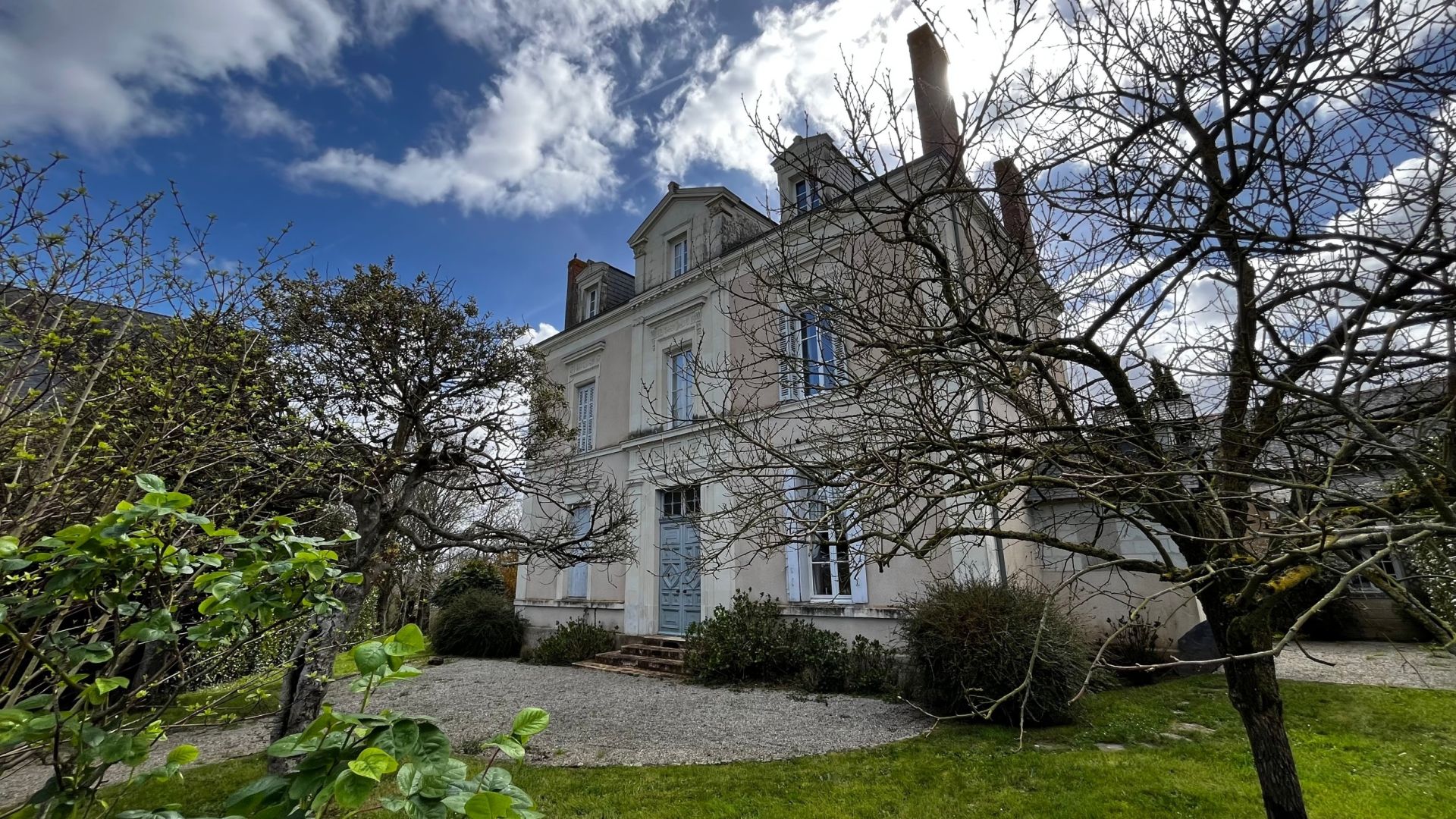 house 9 rooms for sale on LE LION D ANGERS (49220)
