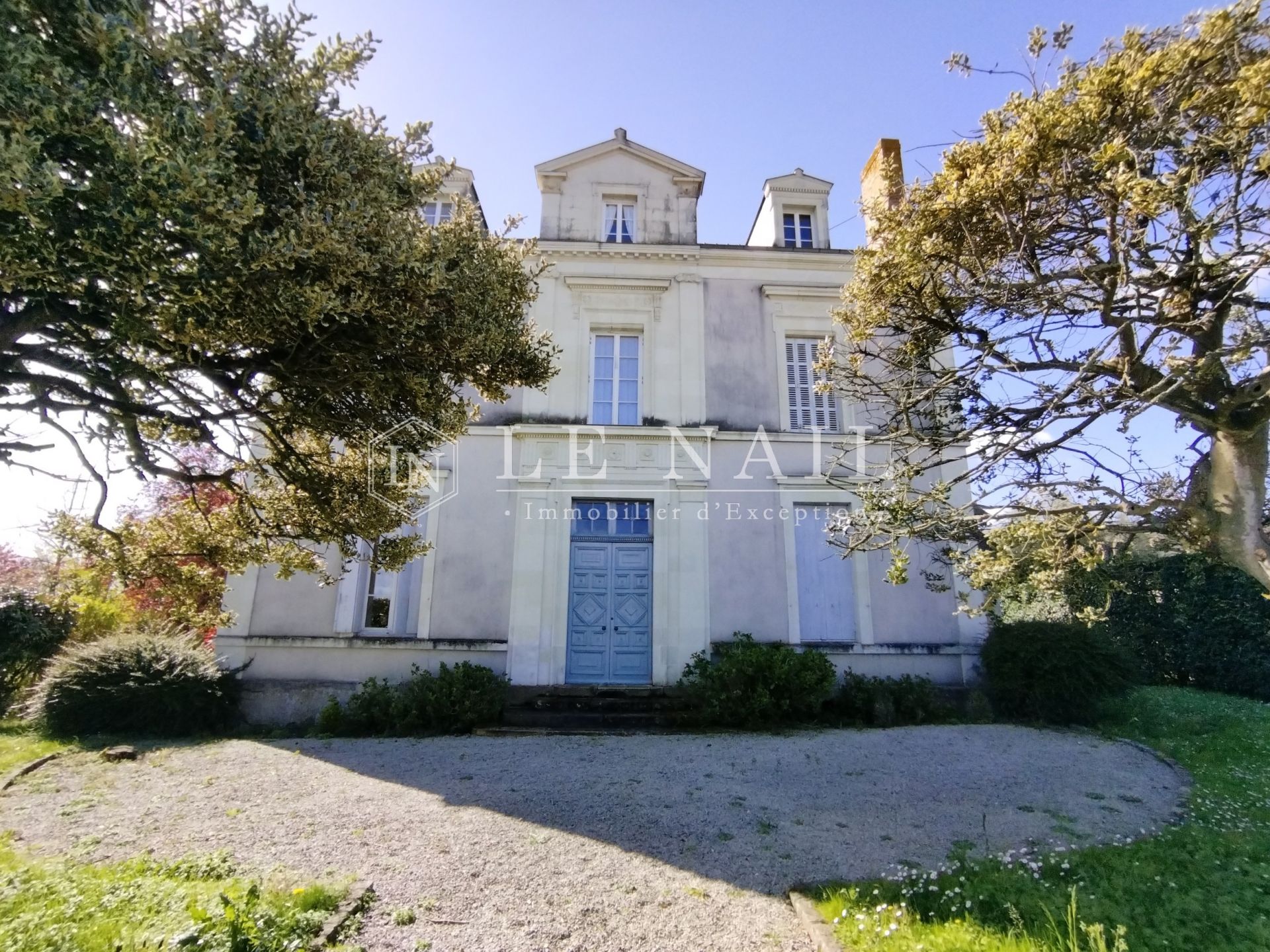 house 9 rooms for sale on LE LION D ANGERS (49220)