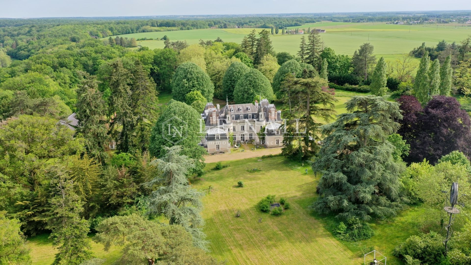 château 20 pièces en vente à TOURS (37000)