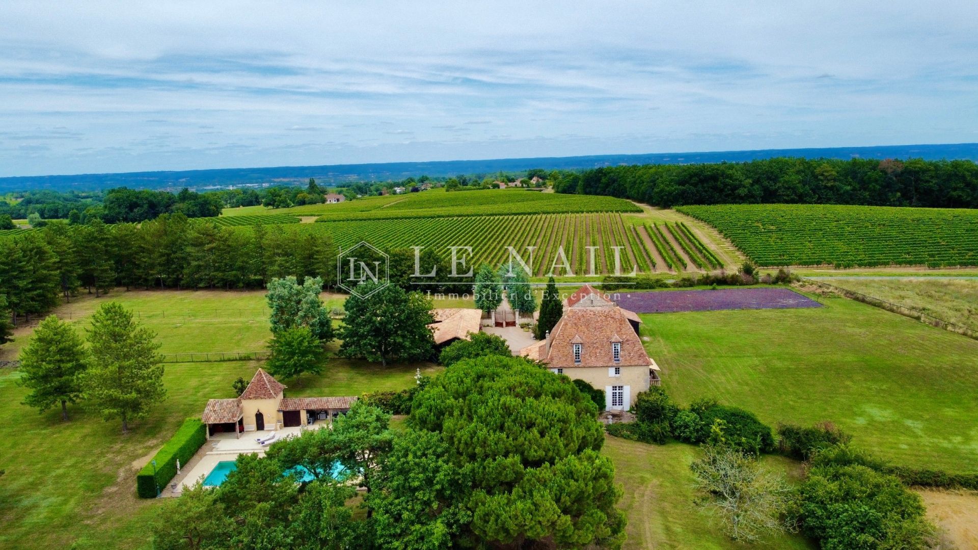 manoir 14 pièces en vente à BERGERAC (24100) manoir 14 pièces en vente à BERGERAC (24100)