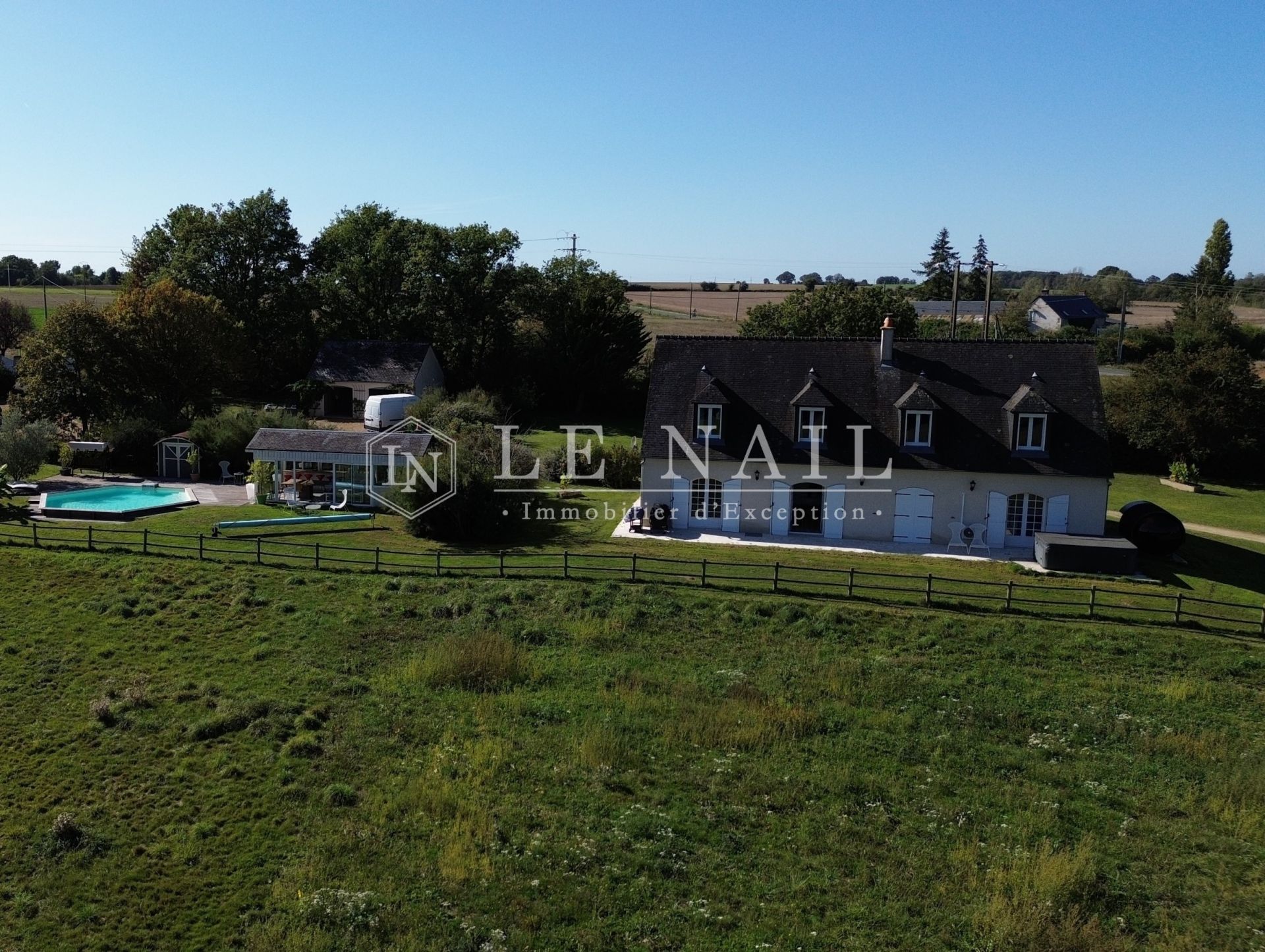 house 11 rooms for sale on NEUVY LE ROI (37370)