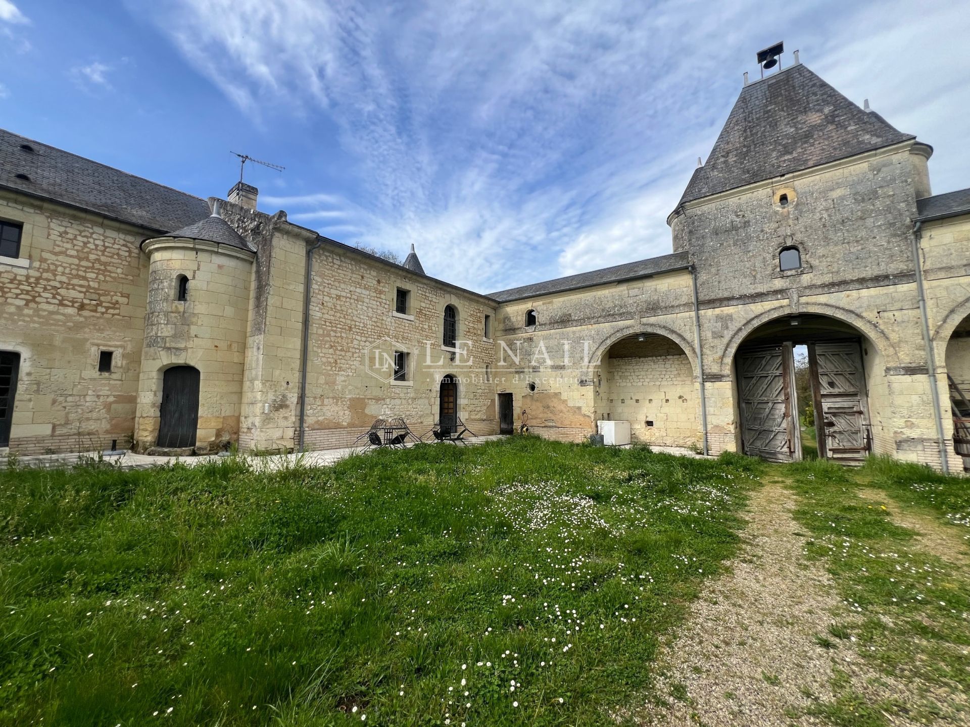 château 8 pièces en vente à LOUDUN (86200)