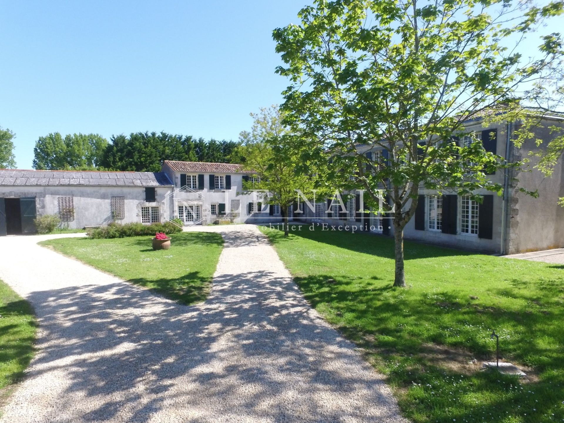 propriété 18 pièces en vente à LA ROCHELLE (17000) propriété 18 pièces en vente à LA ROCHELLE (17000)