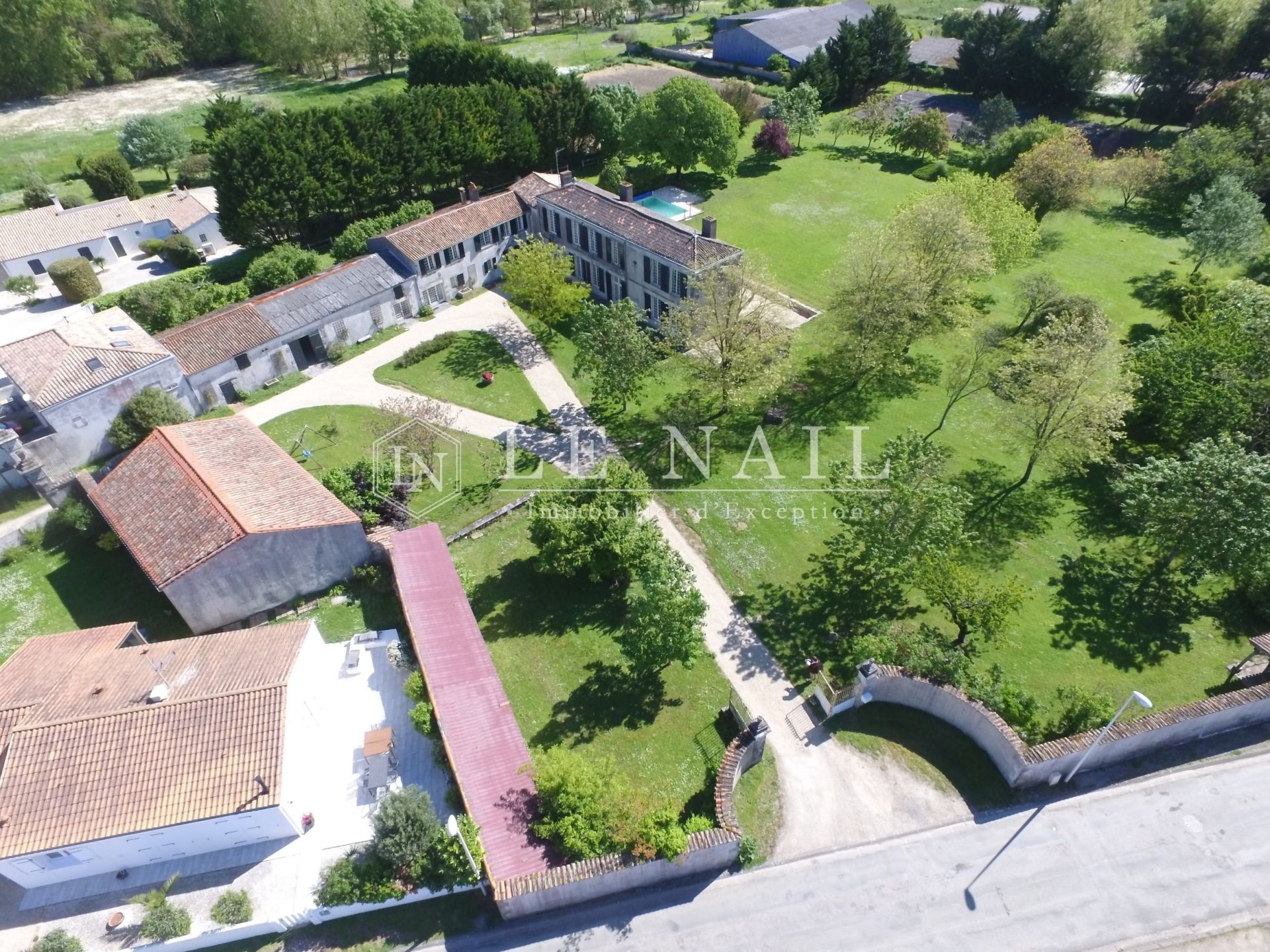 property 18 rooms for sale on LA ROCHELLE (17000)