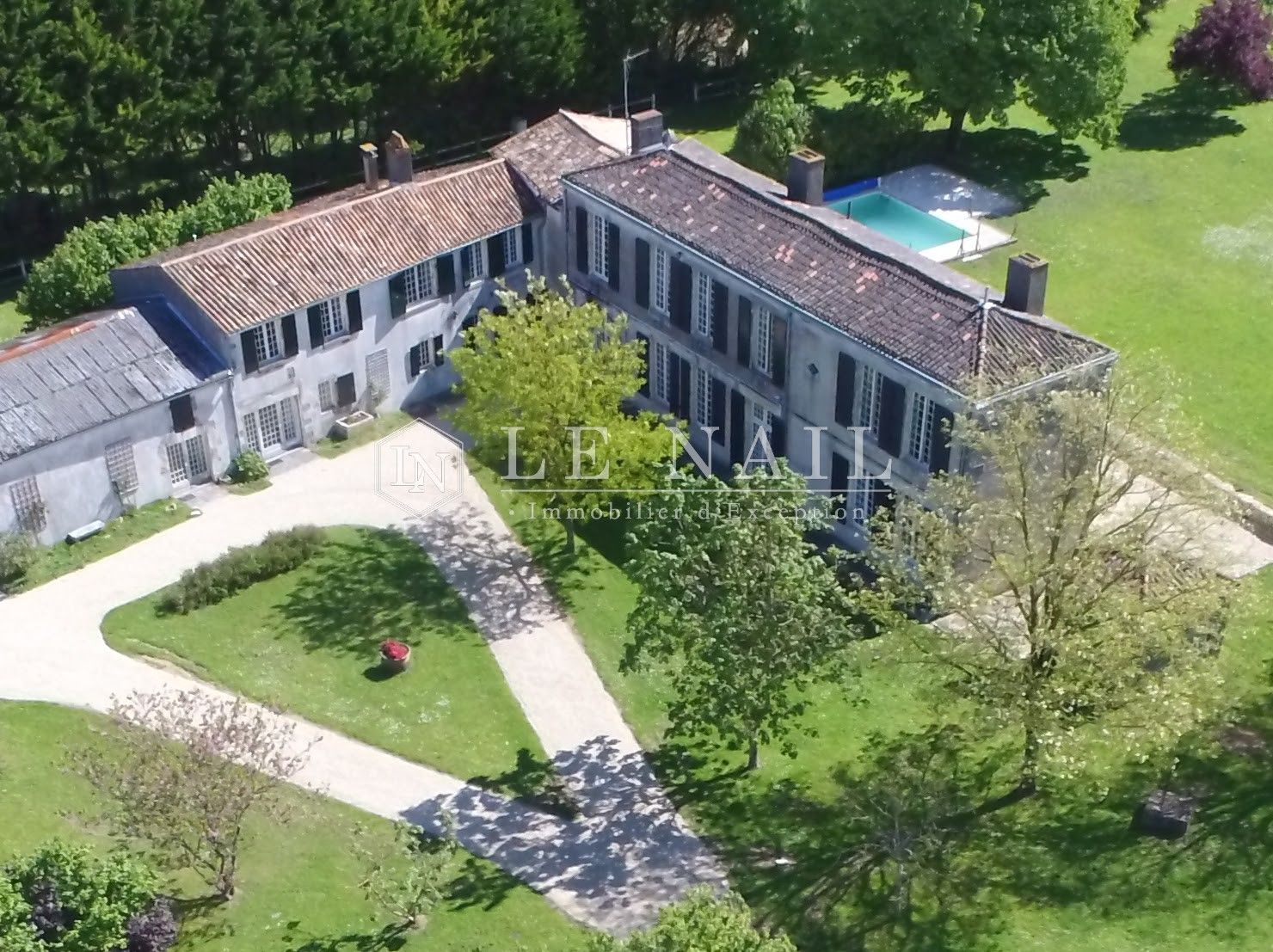 property 18 rooms for sale on LA ROCHELLE (17000)